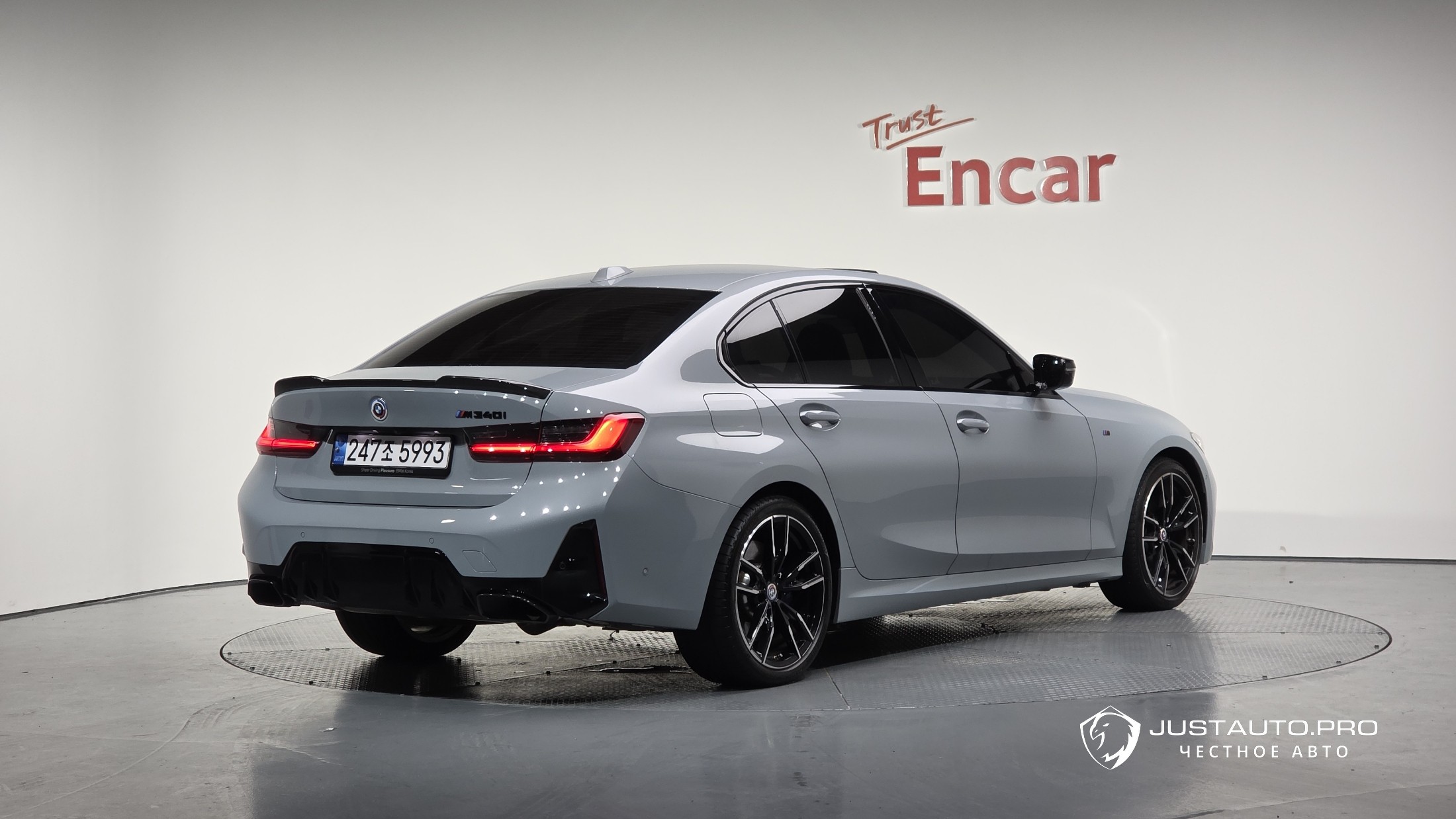 Автомобиль BMW 3-Series