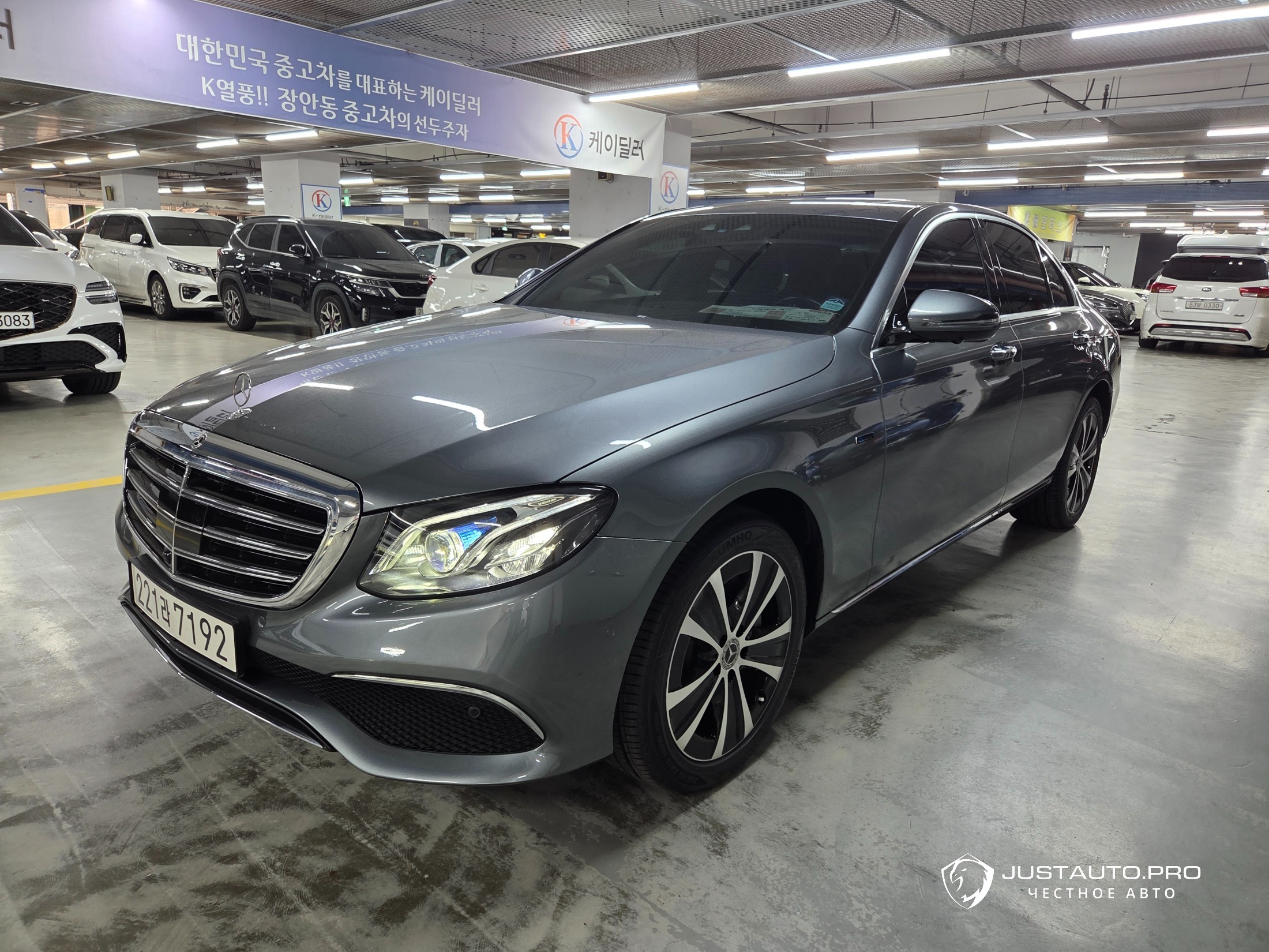 Автомобиль Mercedes-Benz E-Class