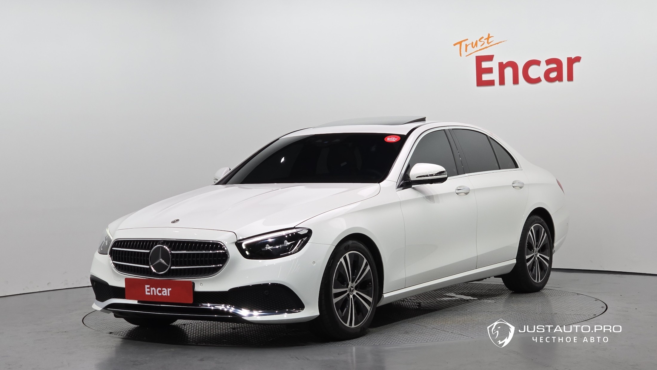 Автомобиль Mercedes-Benz E-Class