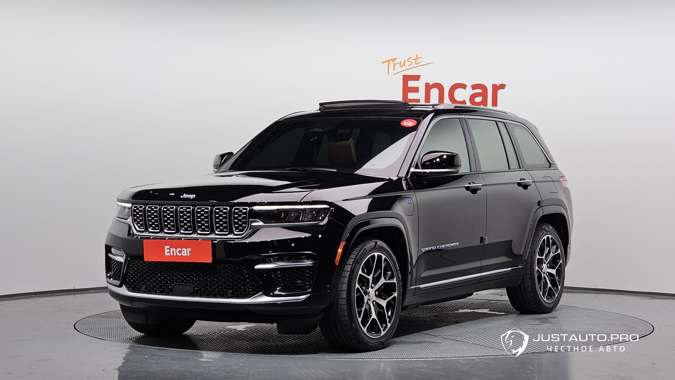 Автомобиль Jeep Cherokee