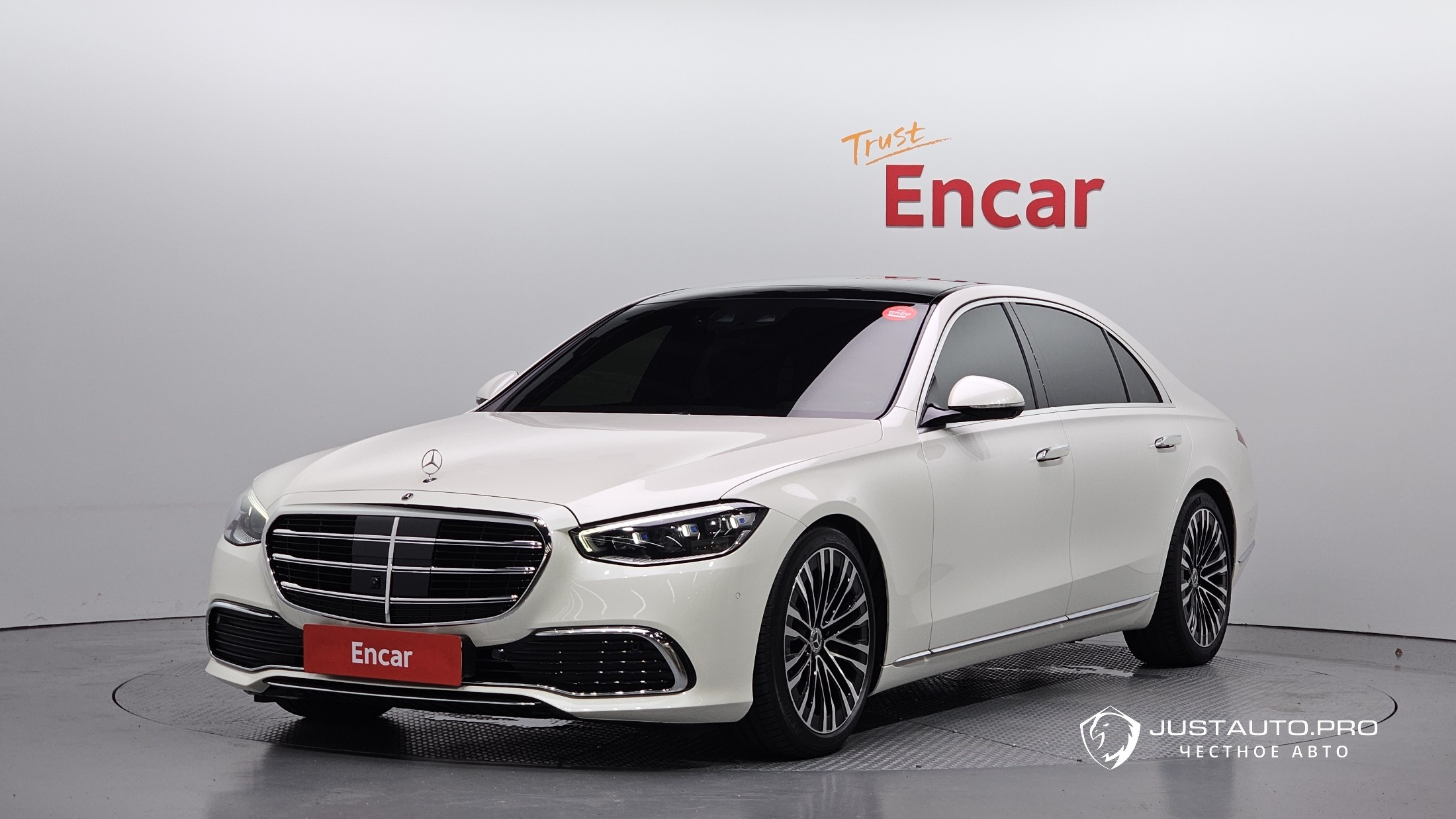 Автомобиль Mercedes-Benz S-Class
