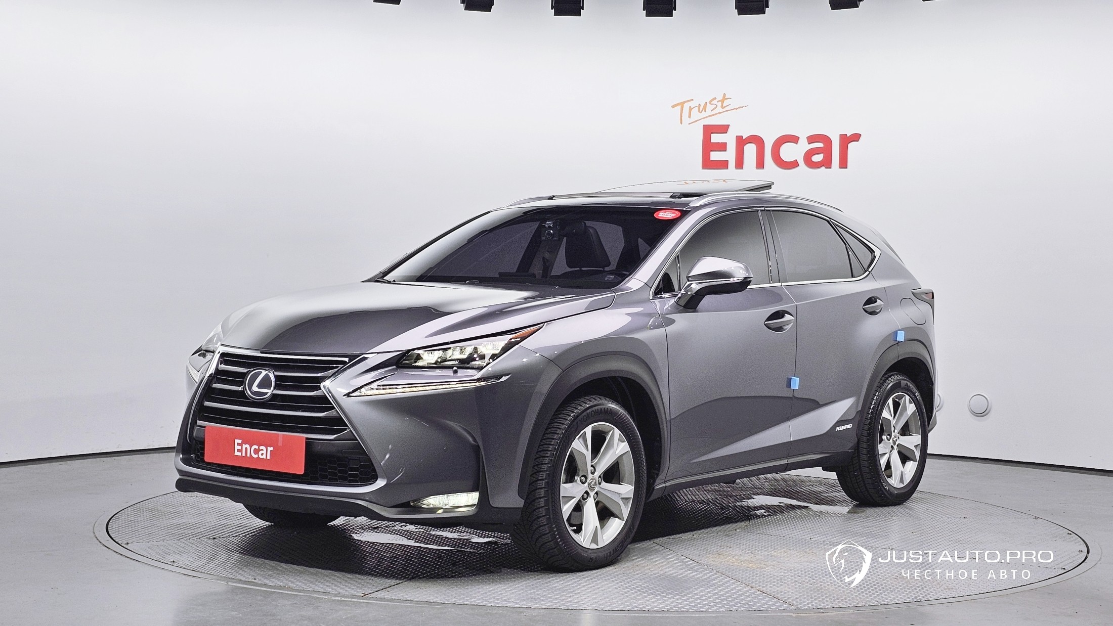 Автомобиль Lexus NX