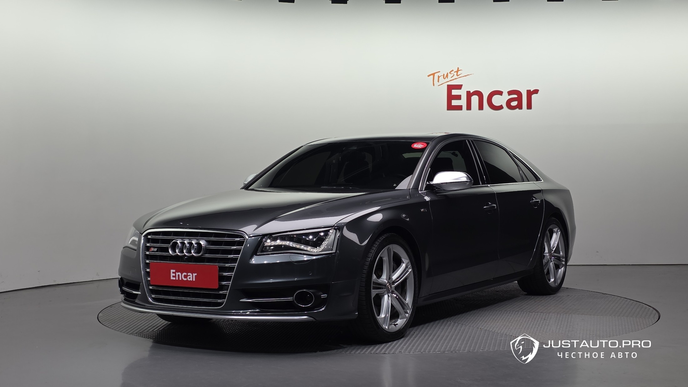 Автомобиль Audi S8