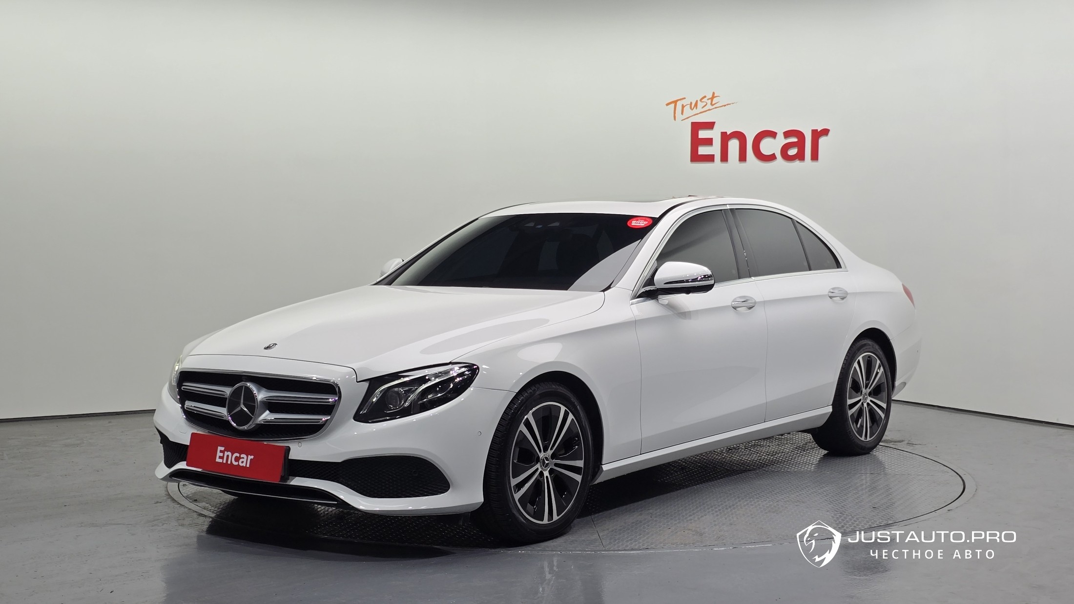 Автомобиль Mercedes-Benz E-Class