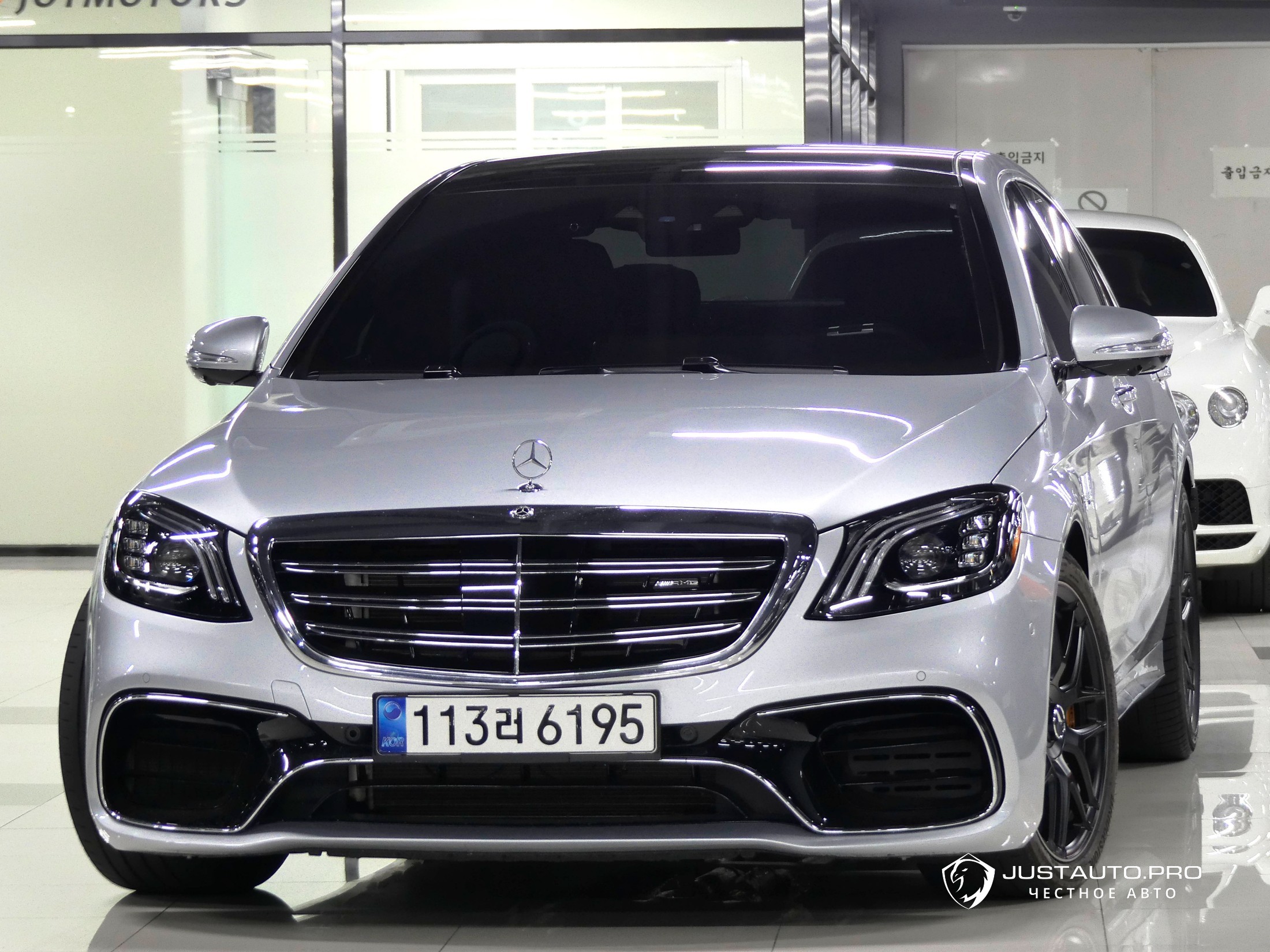 Автомобиль Mercedes-Benz S-Class