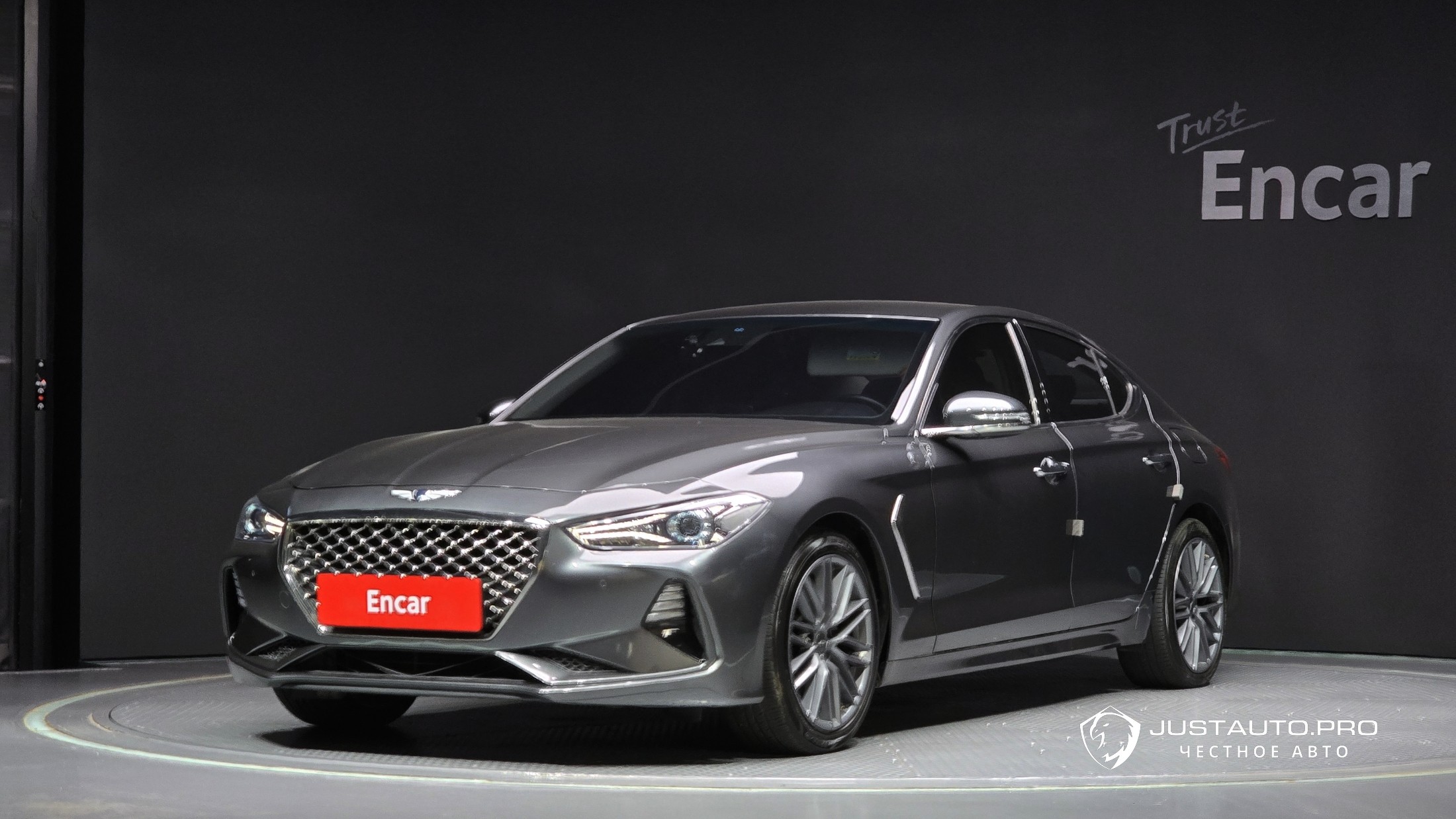 Автомобиль Genesis G70