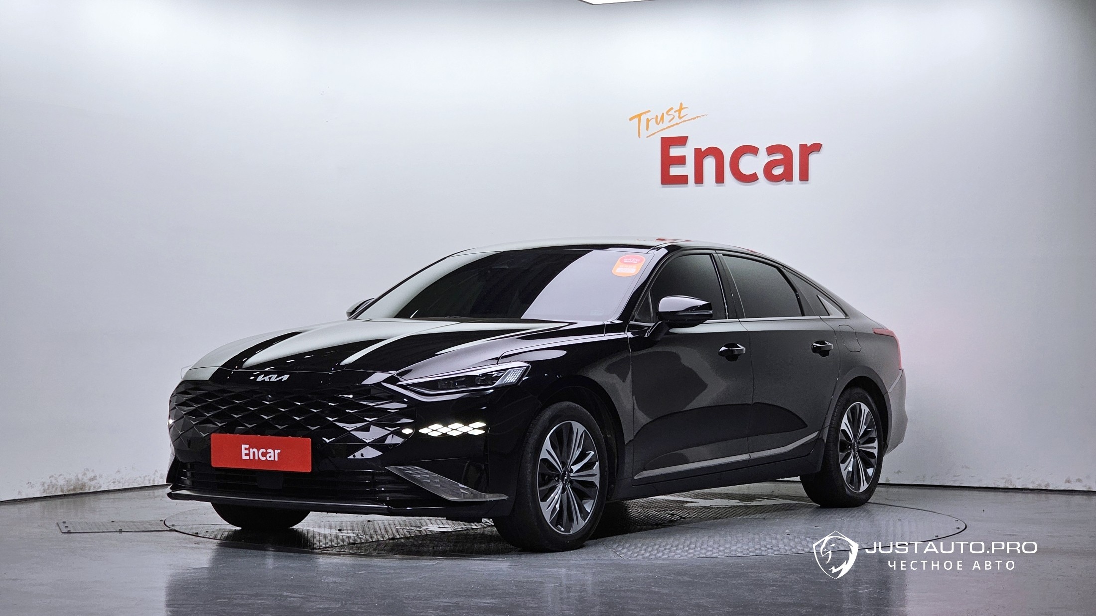 Автомобиль Kia K8
