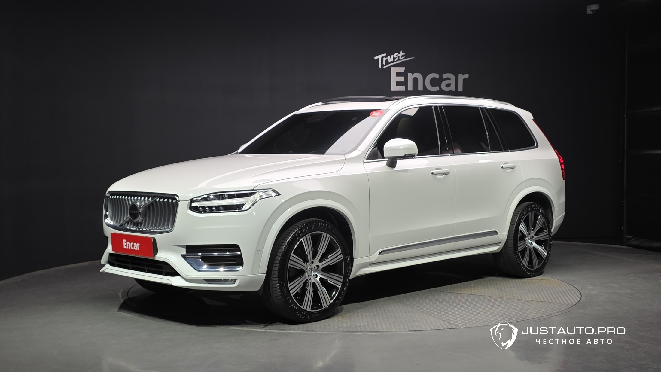 Автомобиль Volvo XC90