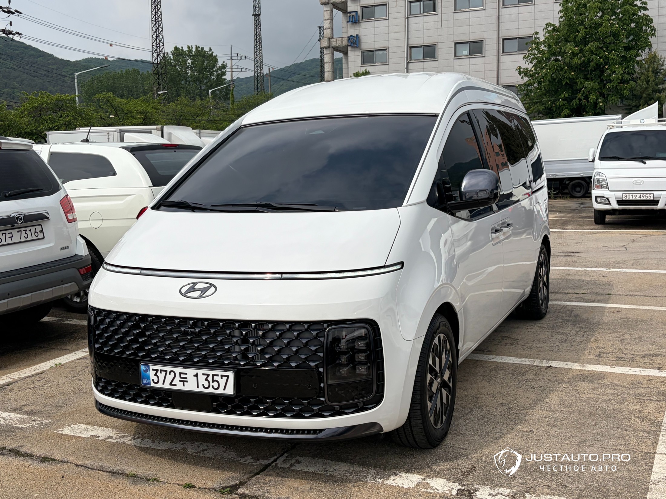 Автомобиль Hyundai Staria