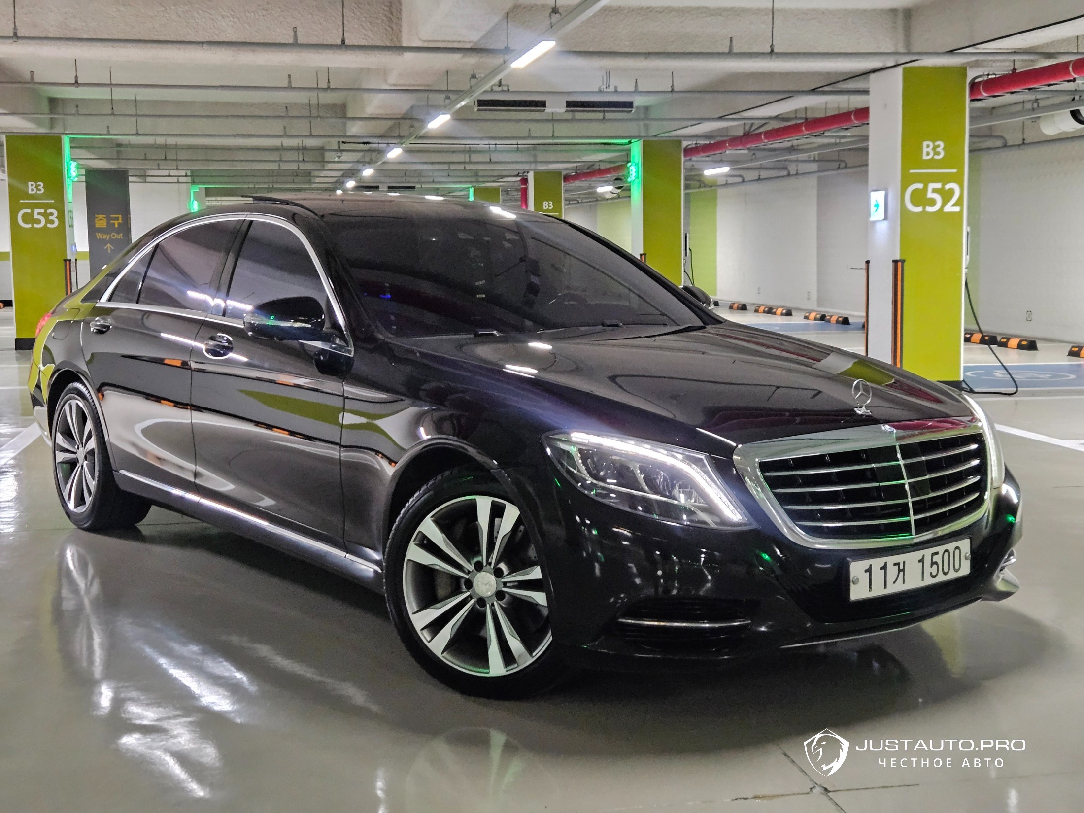 Автомобиль Mercedes-Benz S-Class