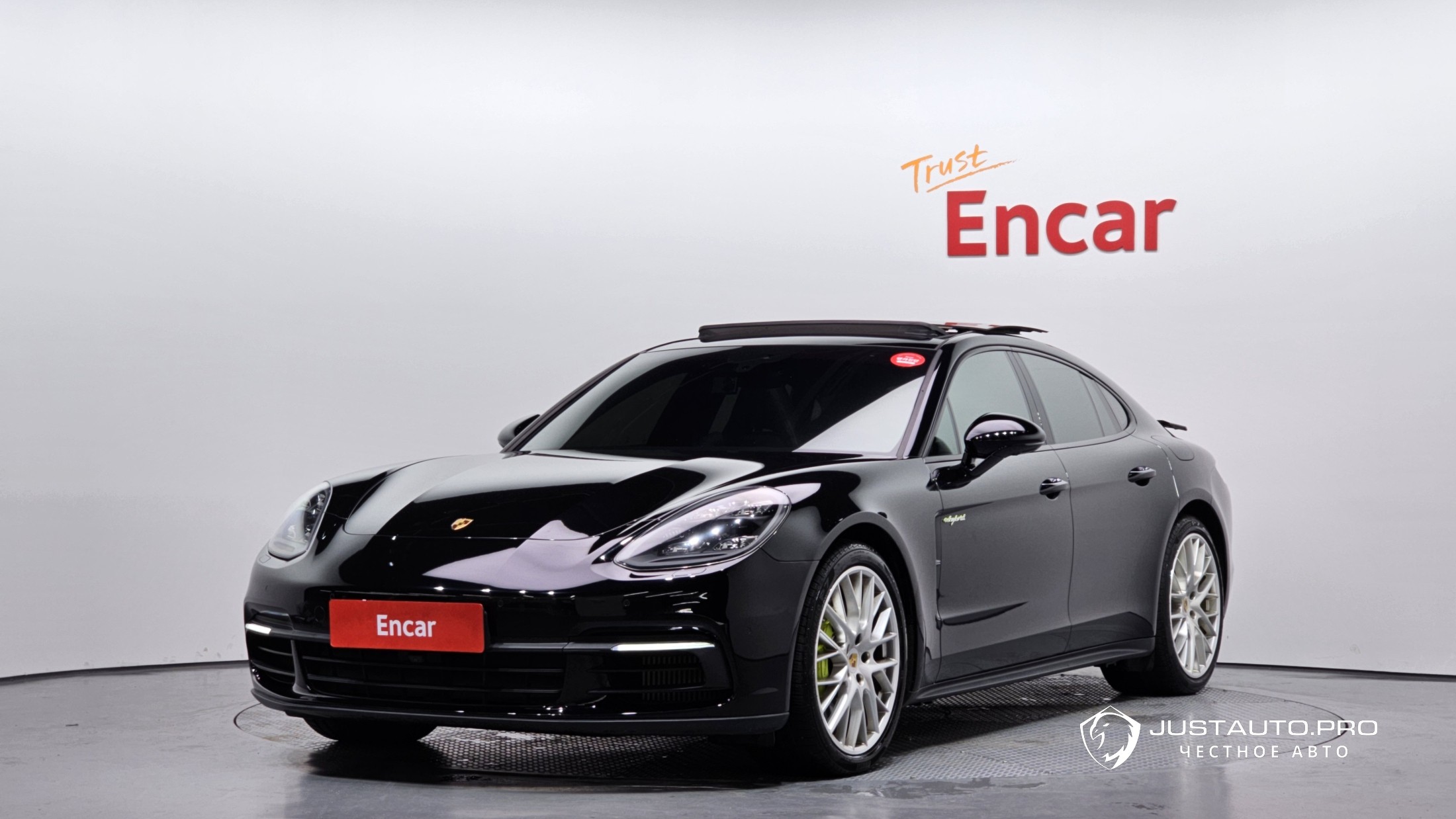 Автомобиль Porsche Panamera