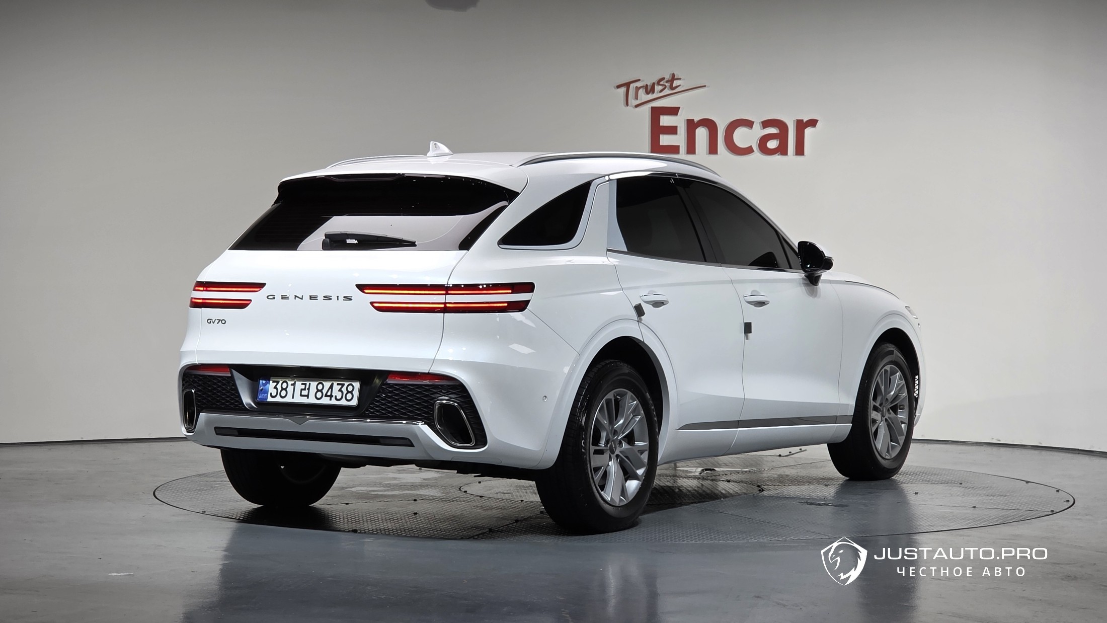 Автомобиль Genesis GV70
