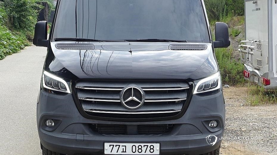 Автомобиль Mercedes-Benz Sprinter