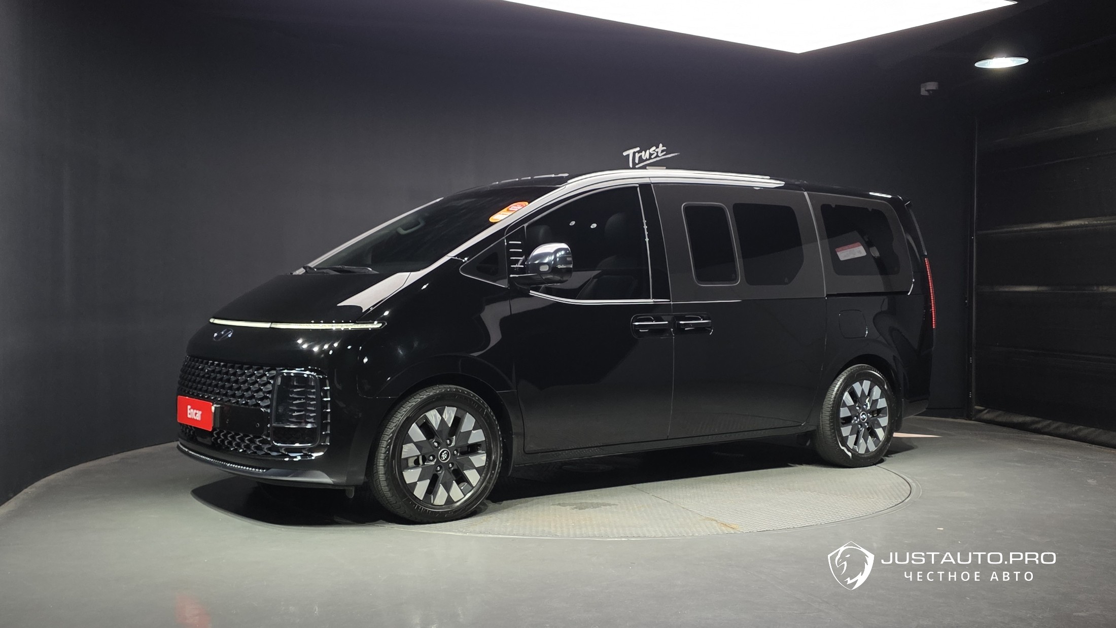 Автомобиль Hyundai Staria