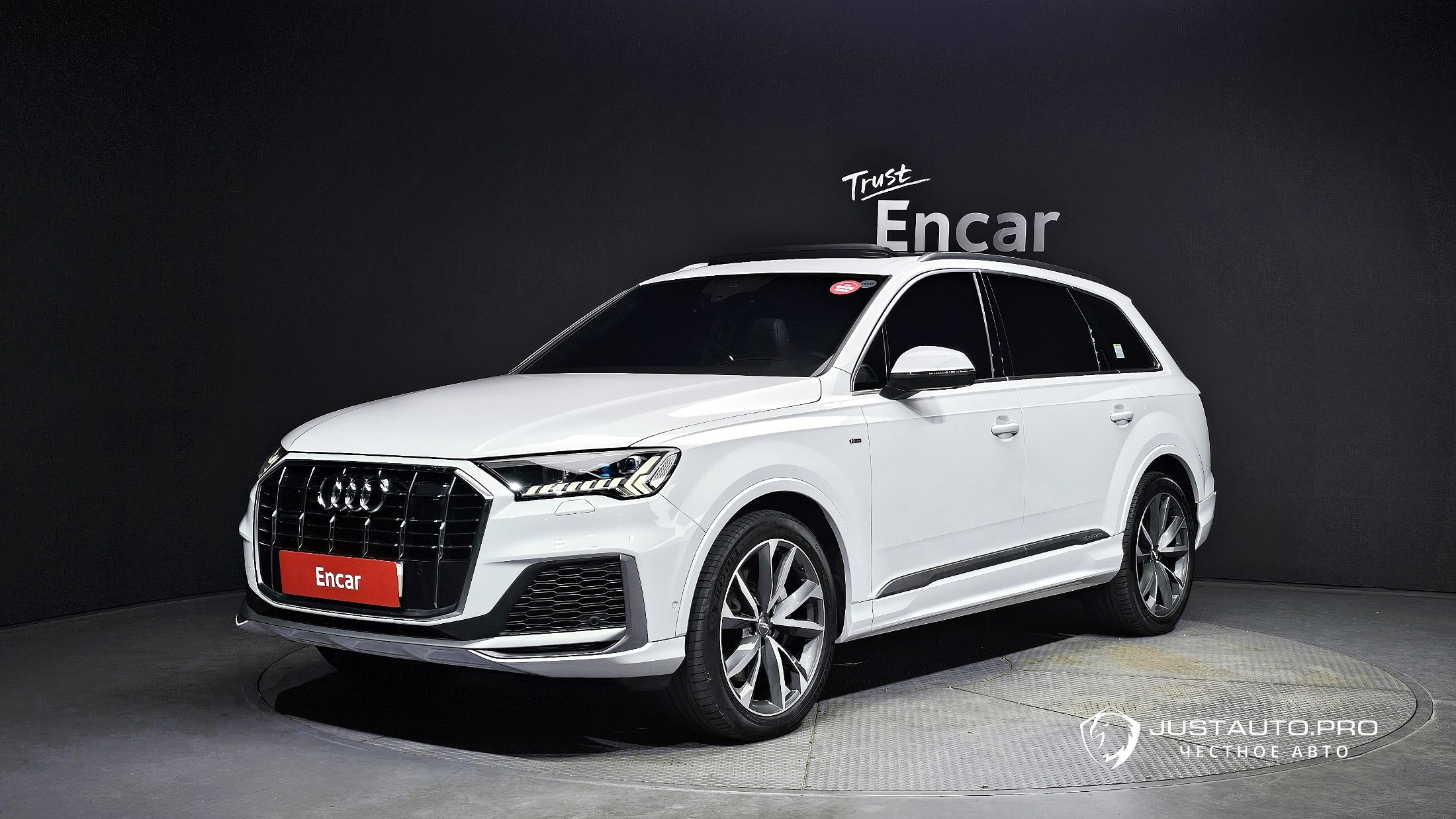 Автомобиль Audi Q7