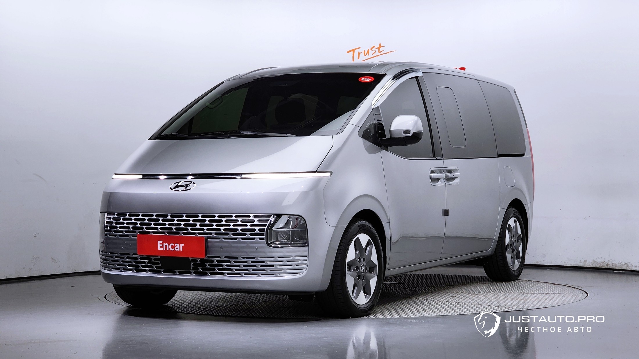 Автомобиль Hyundai Staria