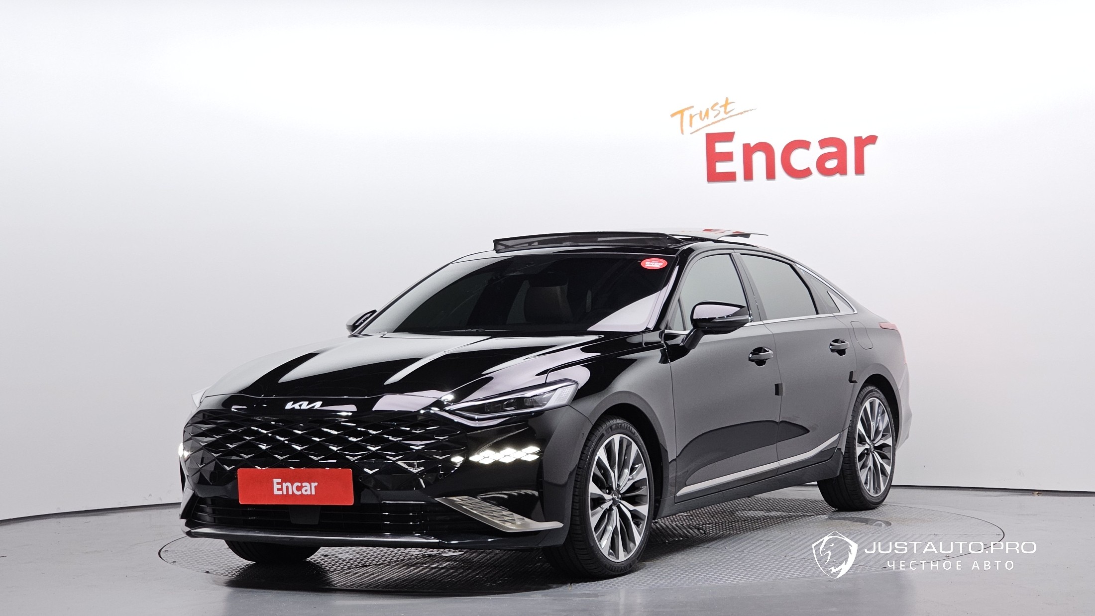 Автомобиль Kia K8