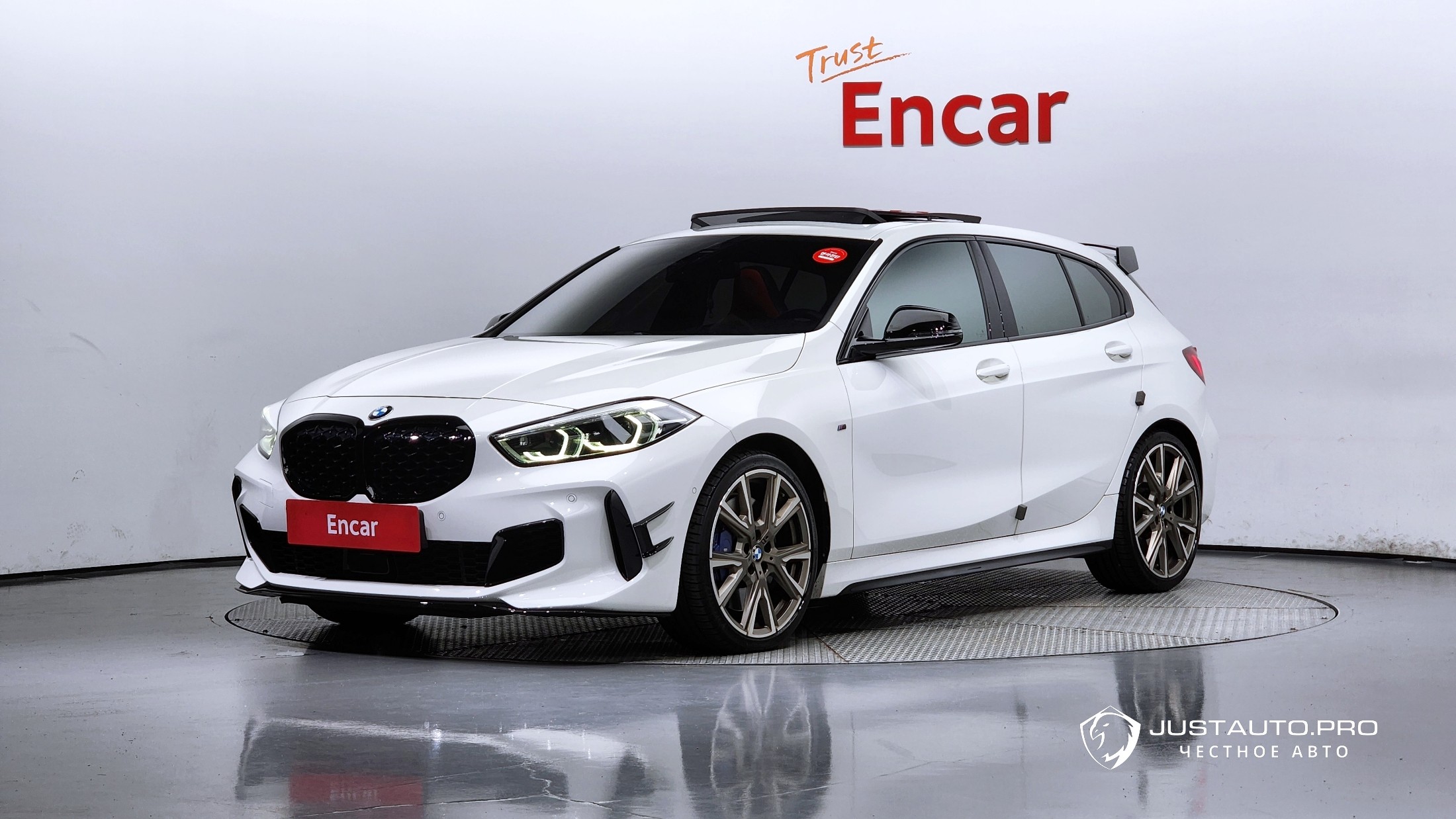 Автомобиль BMW 1-Series