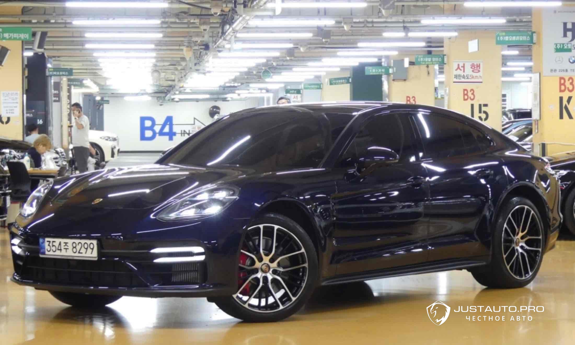 Автомобиль Porsche Panamera