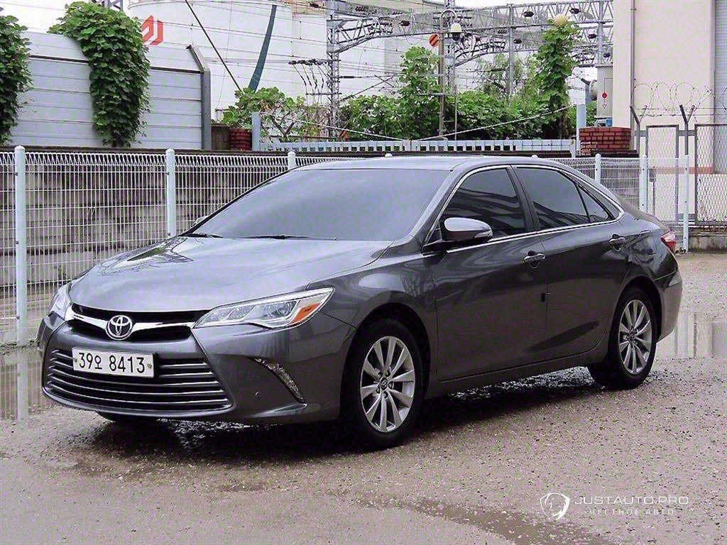 Автомобиль Toyota Camry