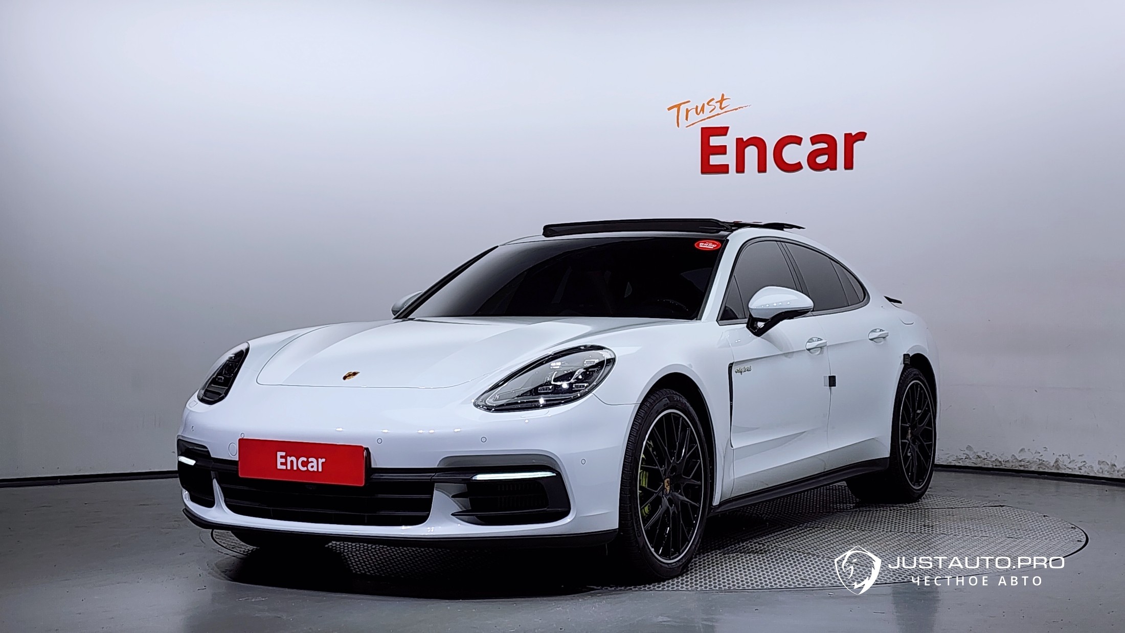 Автомобиль Porsche Panamera