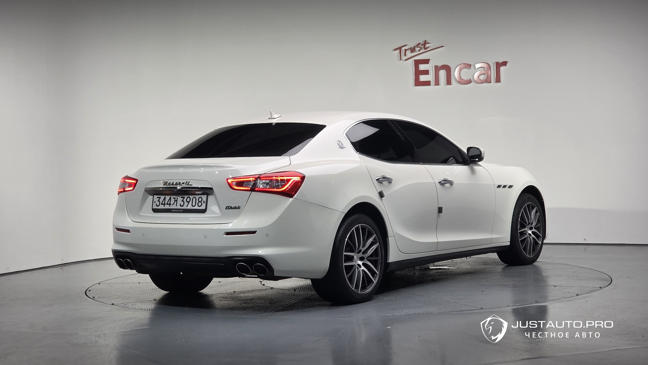 Автомобиль Maserati Ghibli