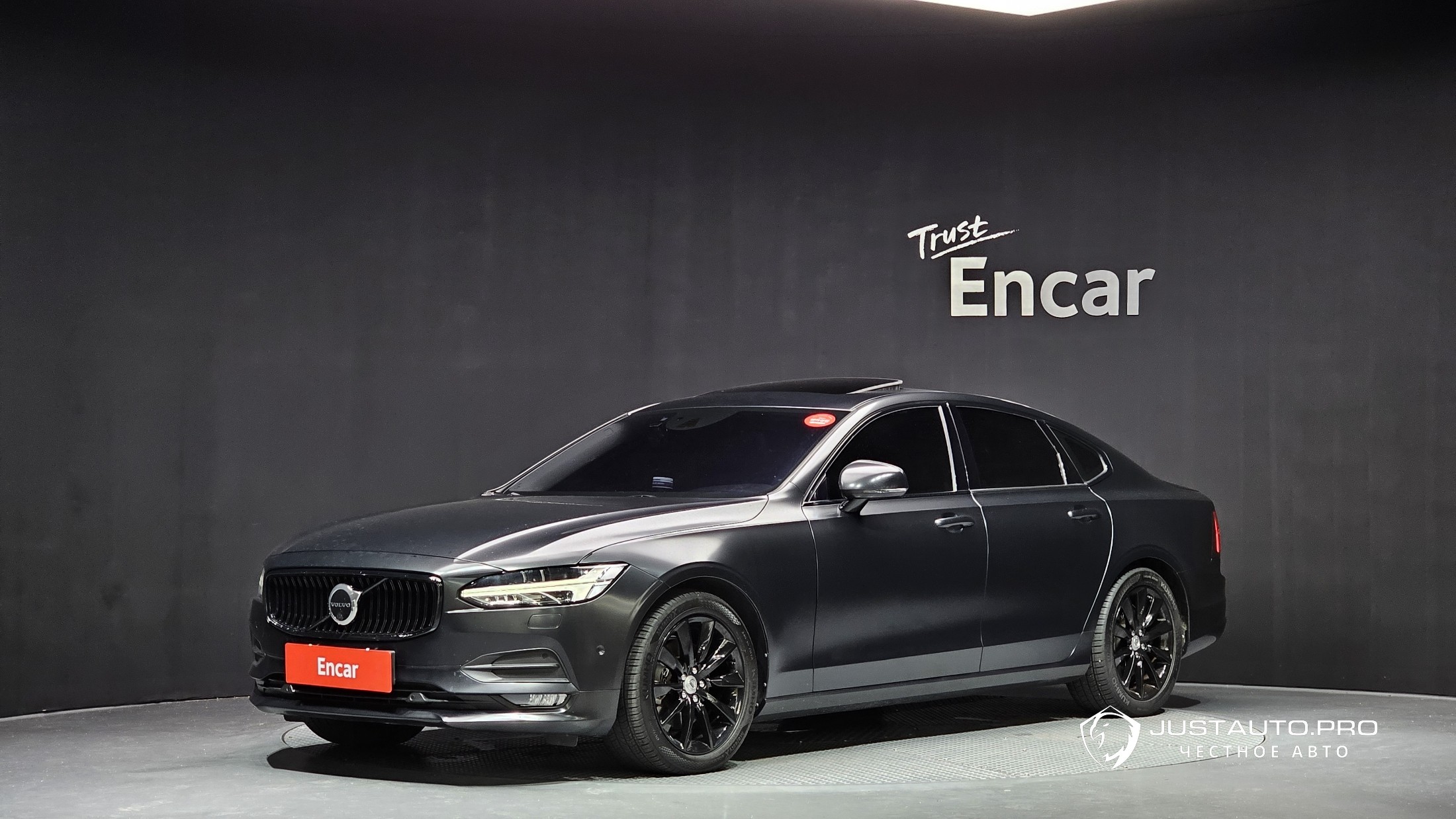 Автомобиль Volvo S90
