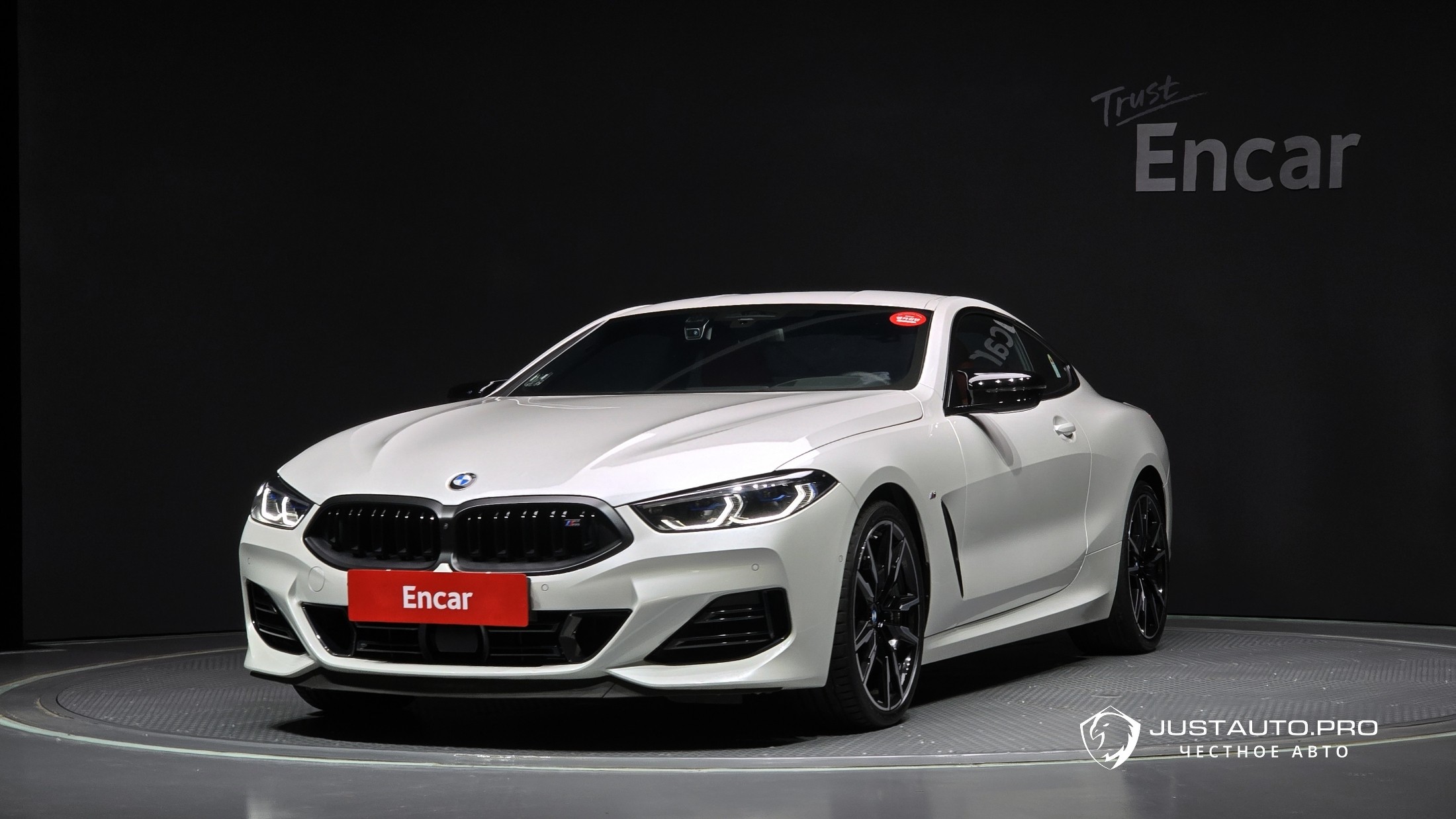 Автомобиль BMW 8-Series