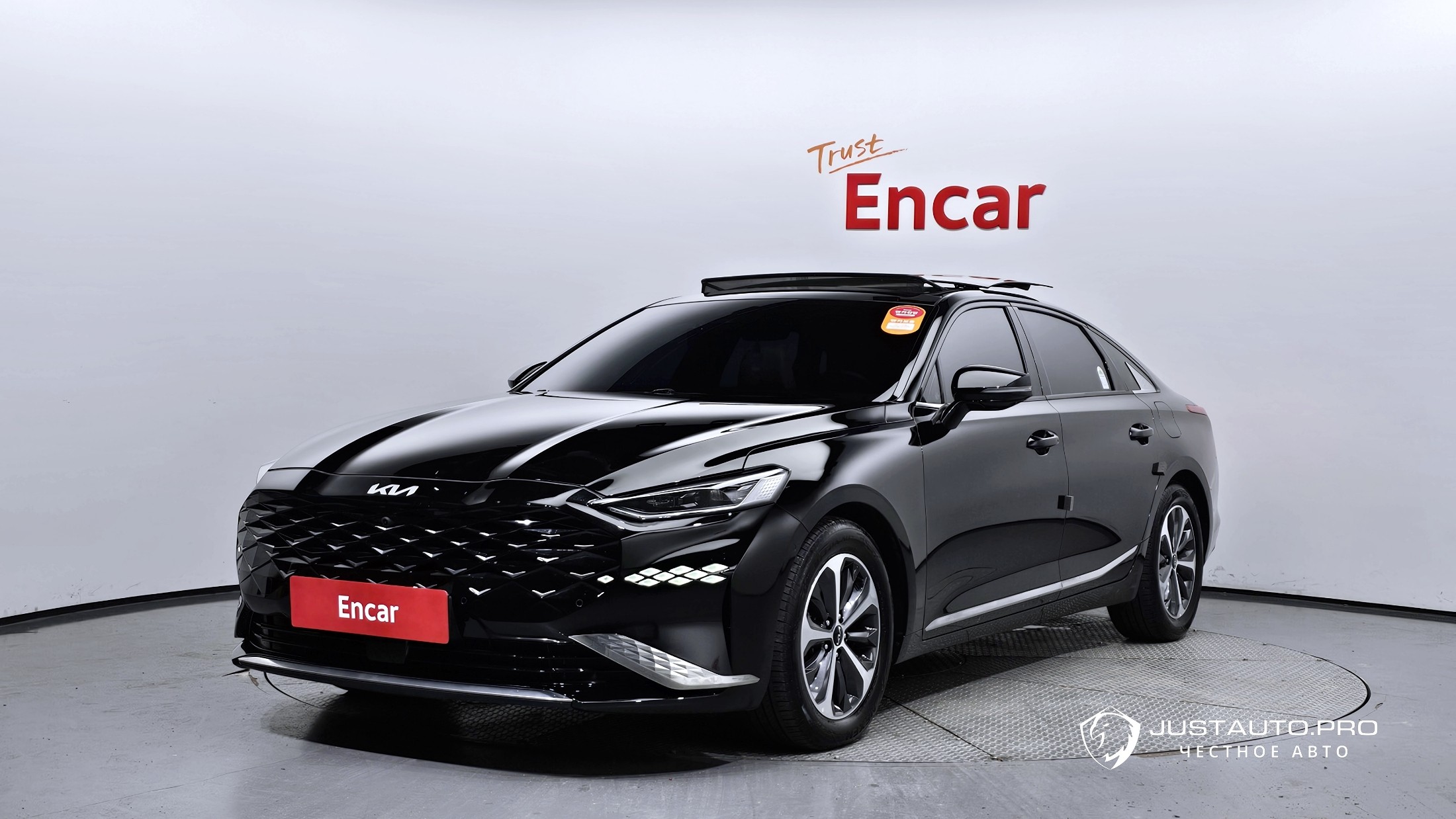 Автомобиль Kia K8