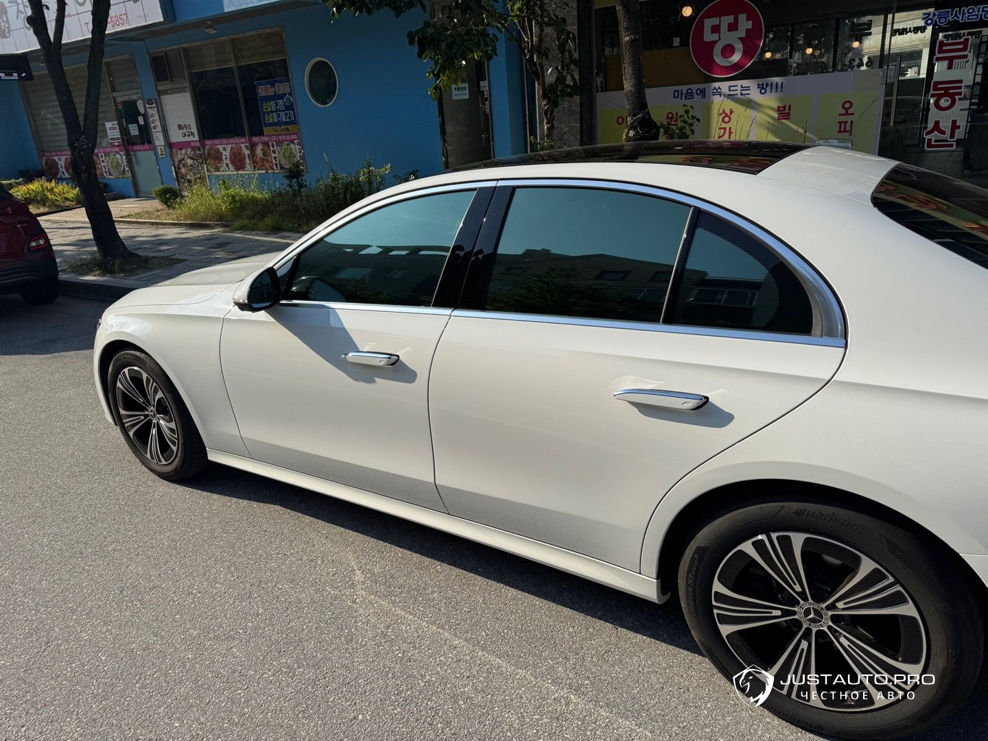Автомобиль Mercedes-Benz E-Class