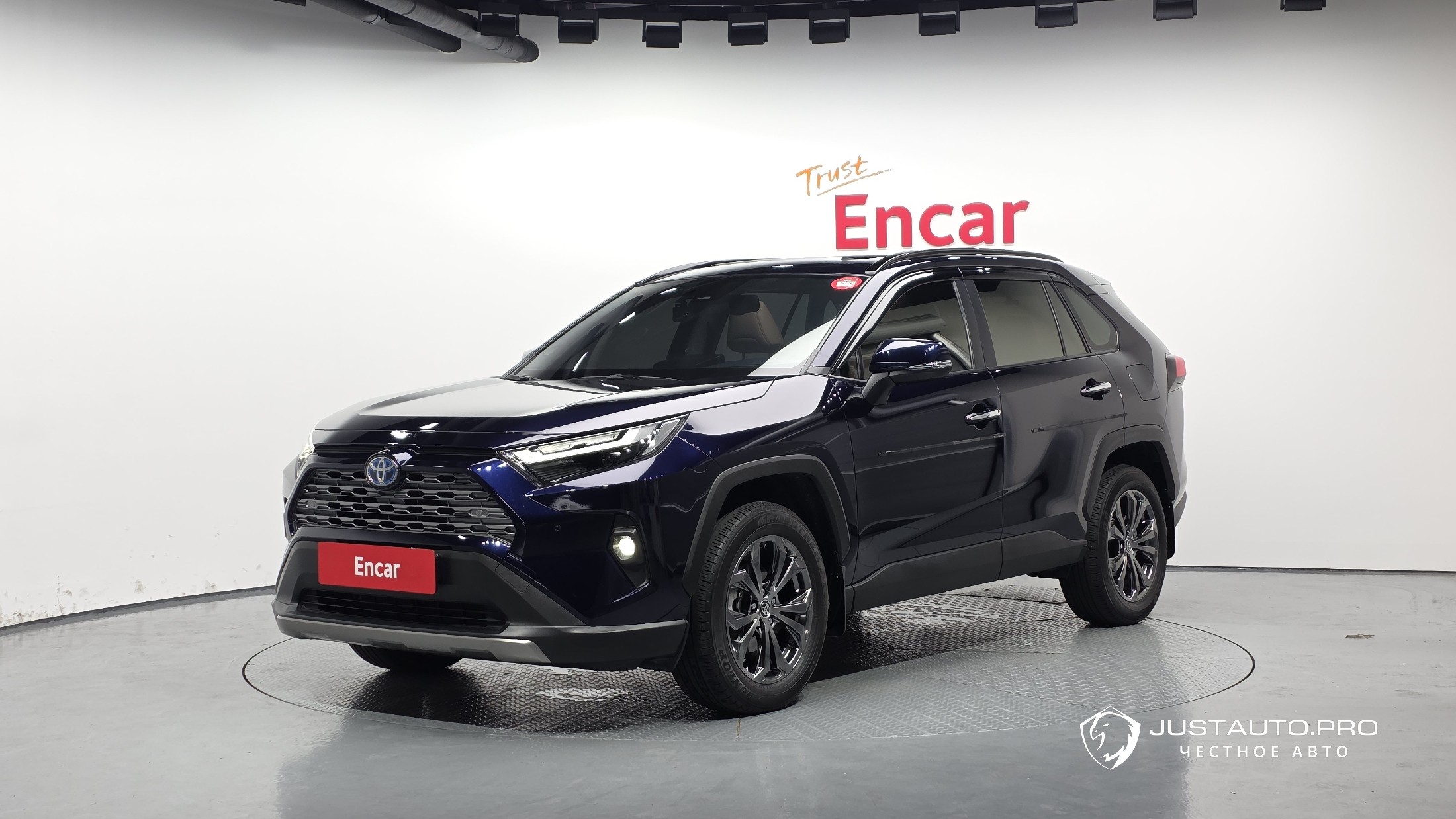 Автомобиль Toyota RAV4