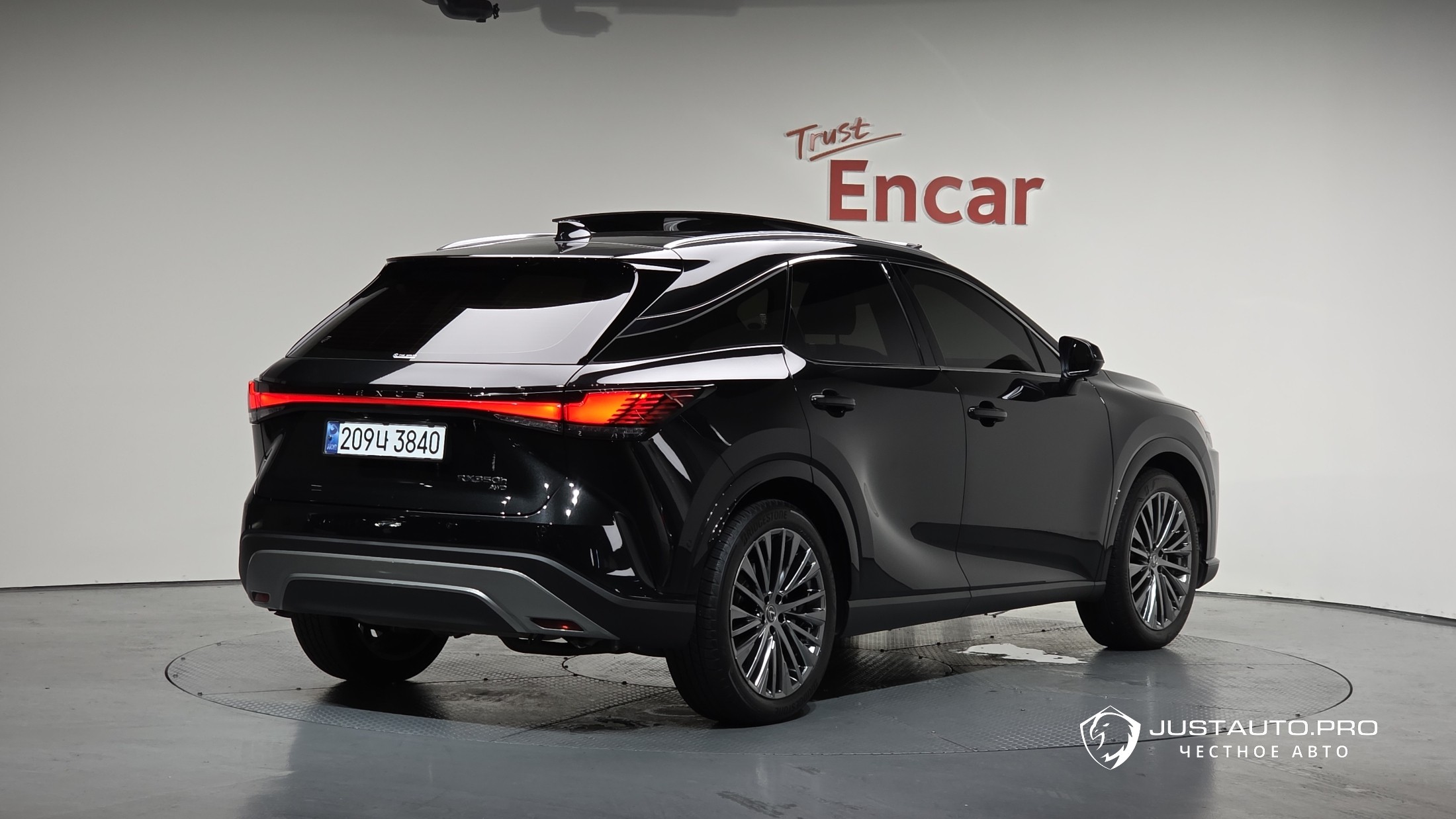 Автомобиль Lexus RX