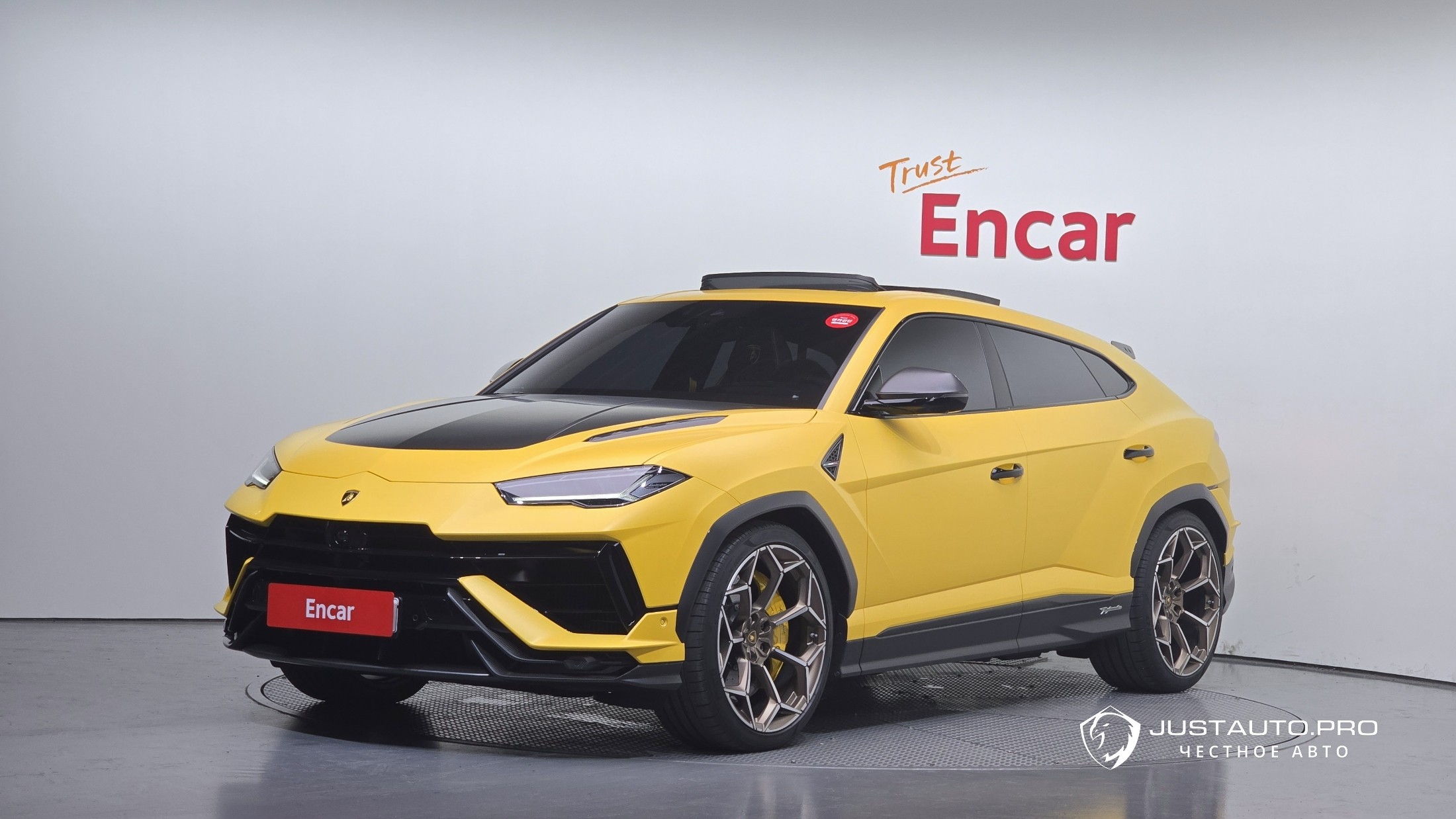 Автомобиль Lamborghini Urus