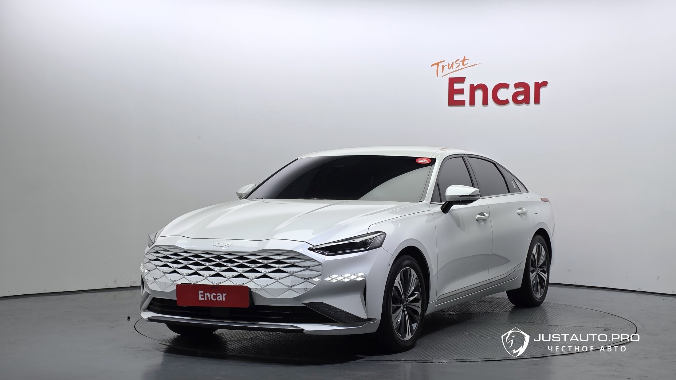 Автомобиль Kia K8