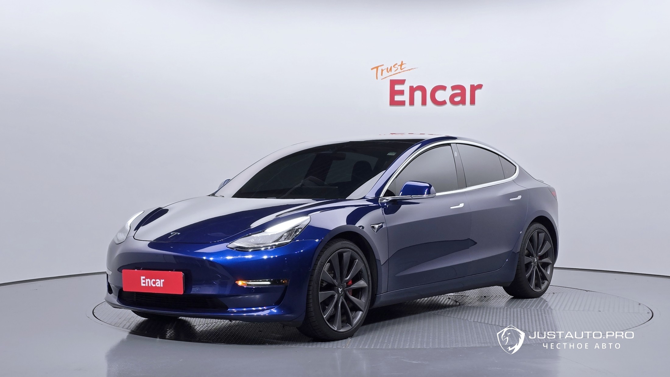 Автомобиль Tesla Model 3