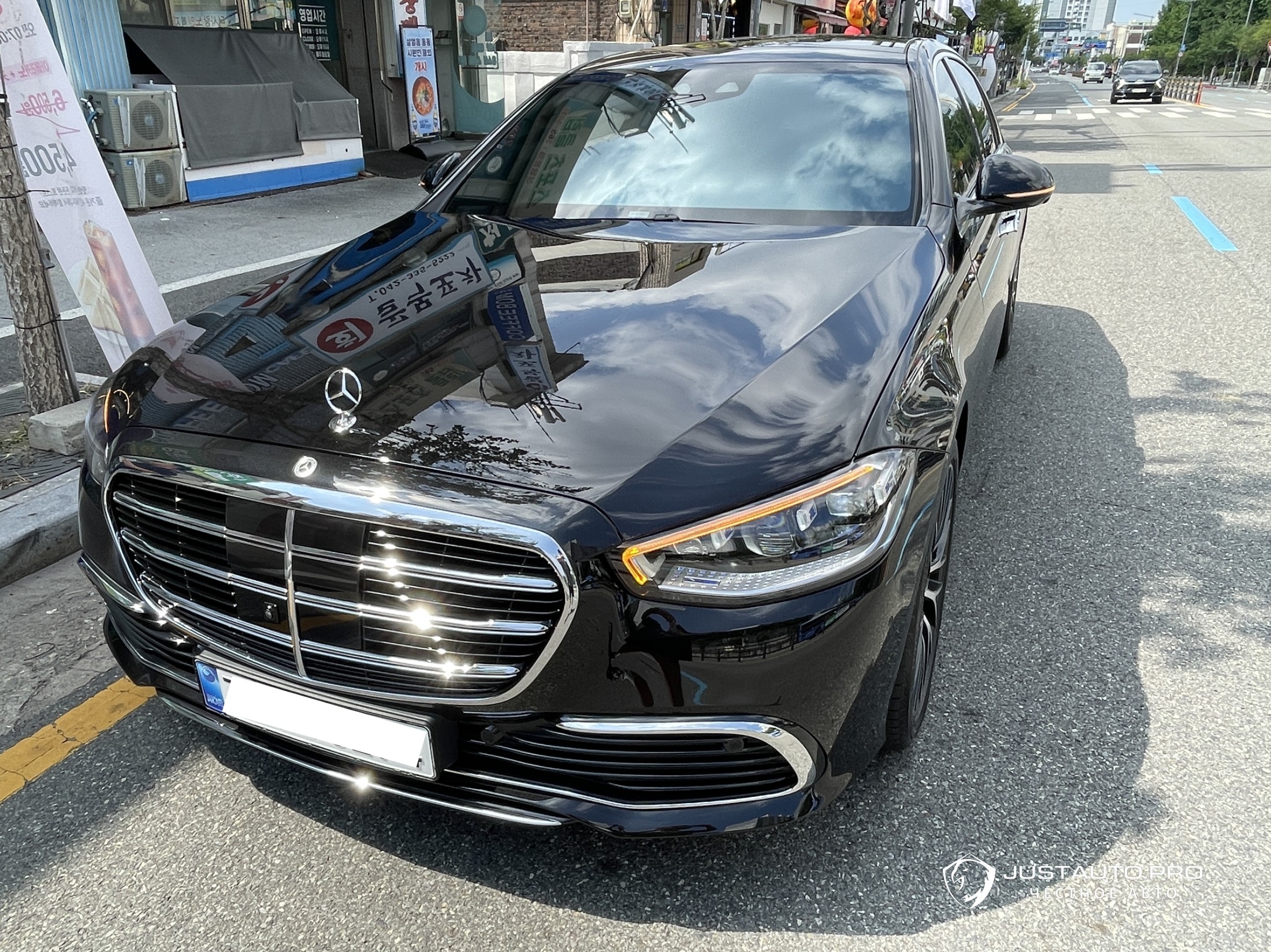 Автомобиль Mercedes-Benz S-Class