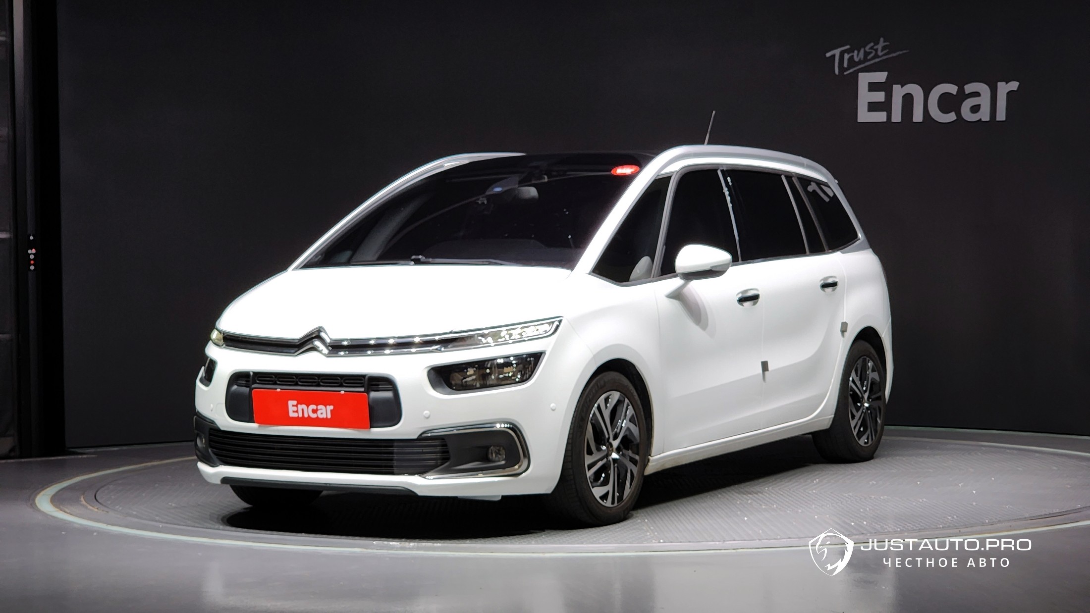 Автомобиль Citroen-DS C4 Picasso