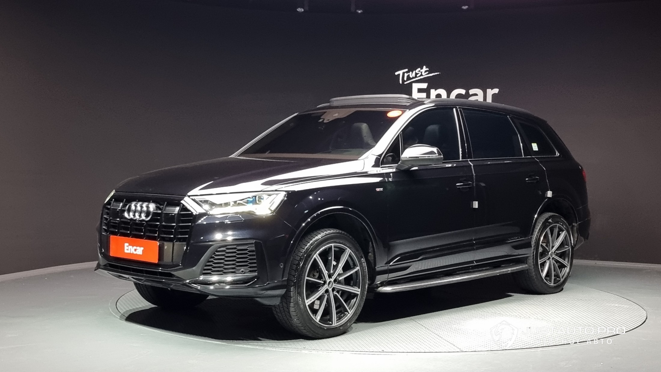 Автомобиль Audi Q7