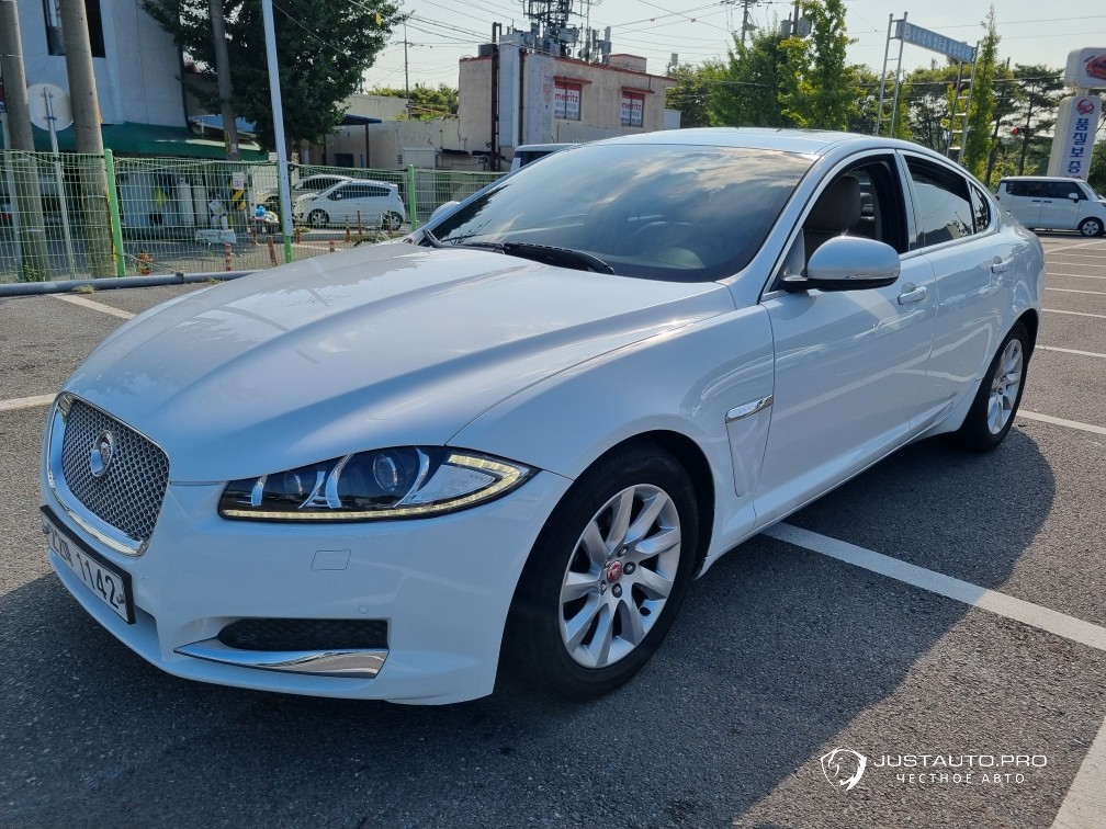 Автомобиль Jaguar XF