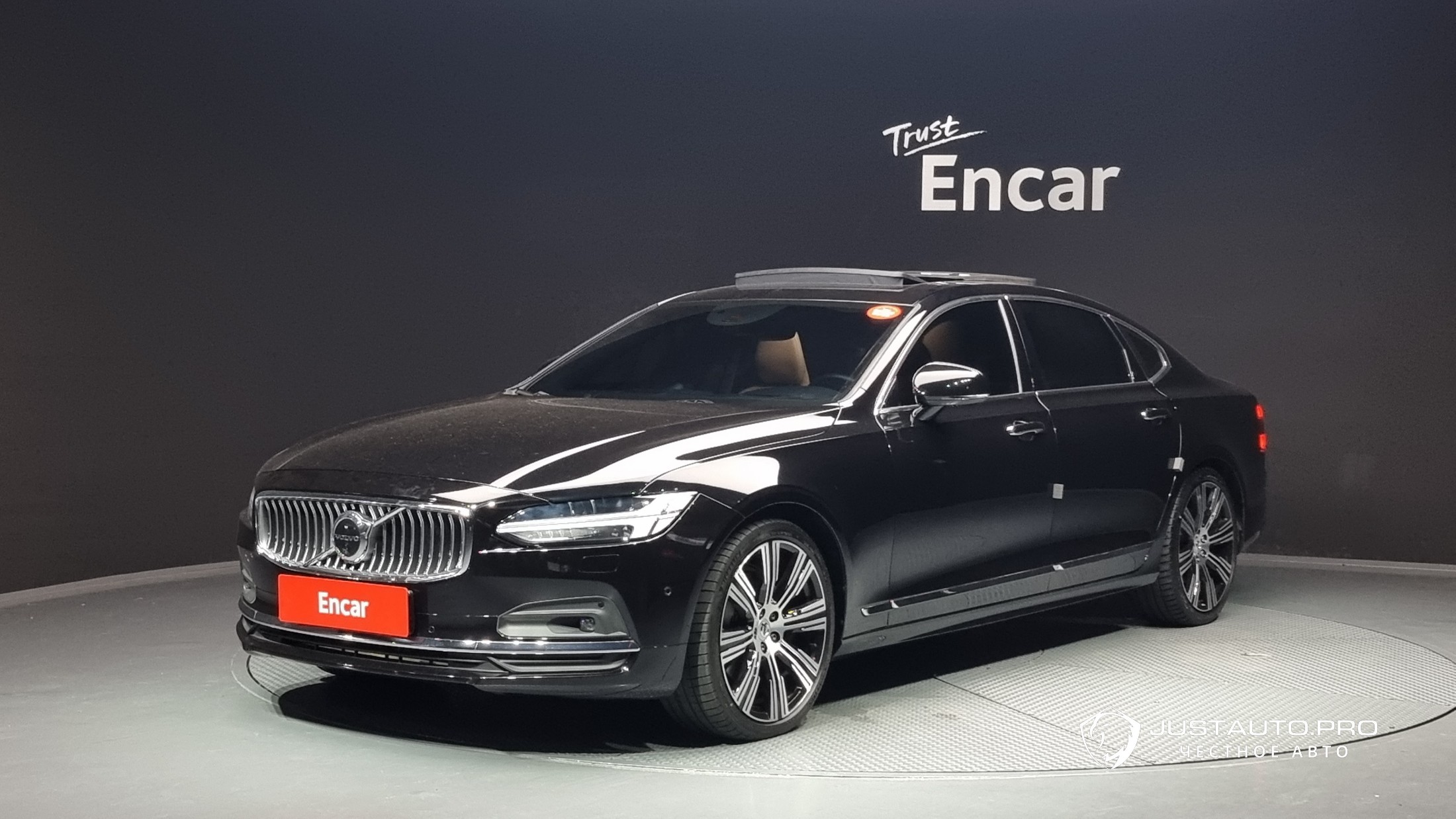 Автомобиль Volvo S90