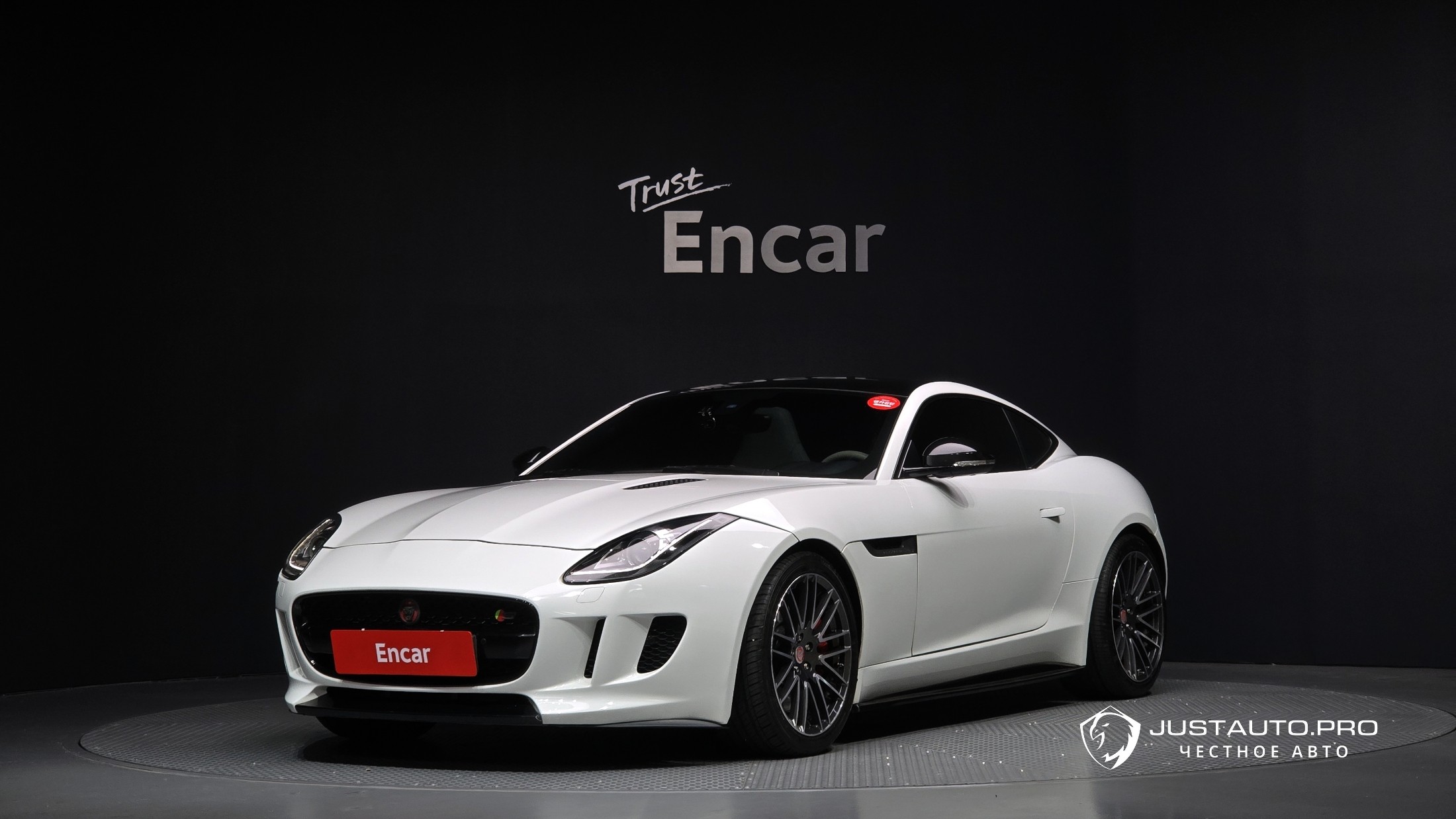 Автомобиль Jaguar F-TYPE