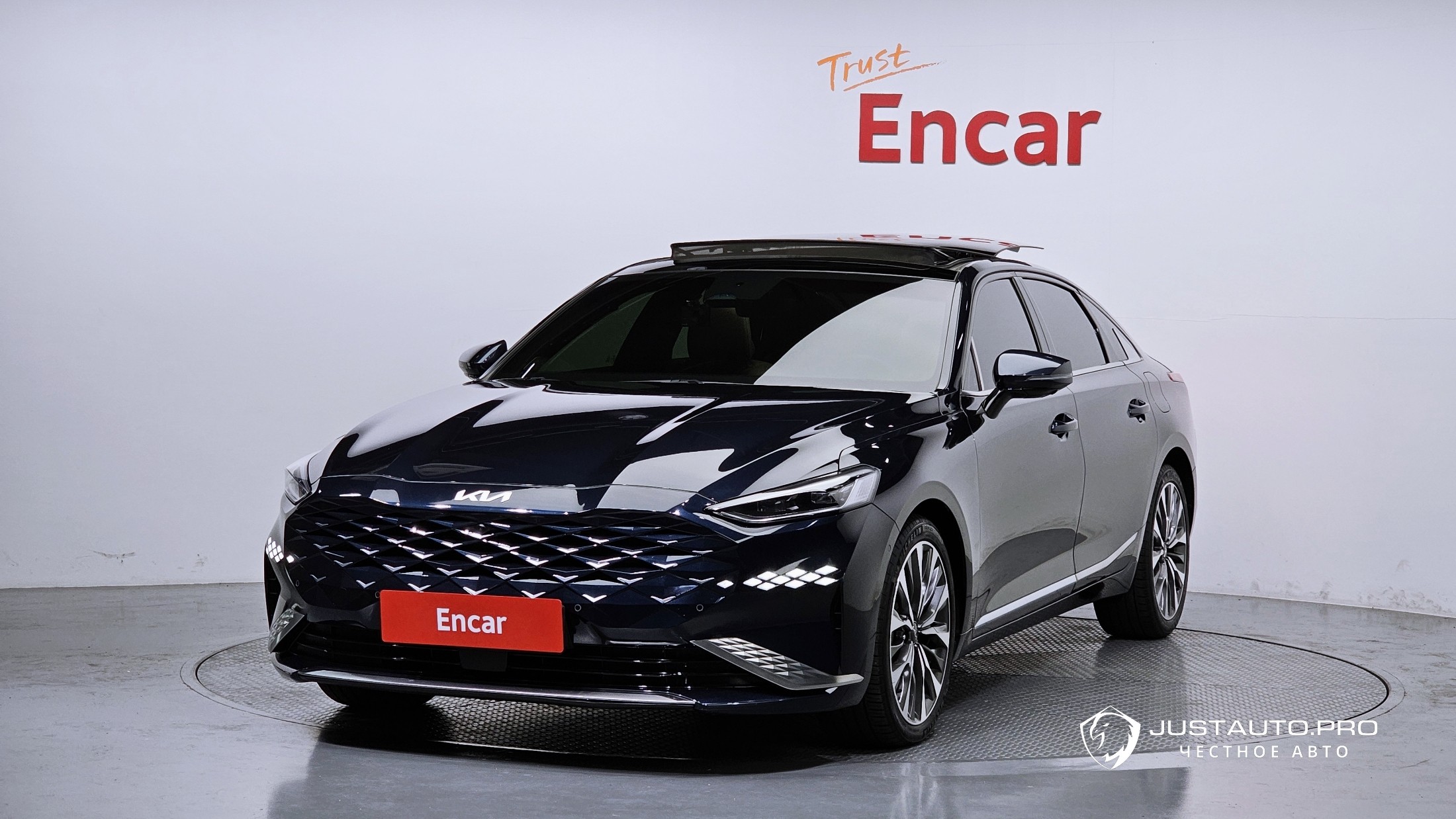 Автомобиль Kia K8