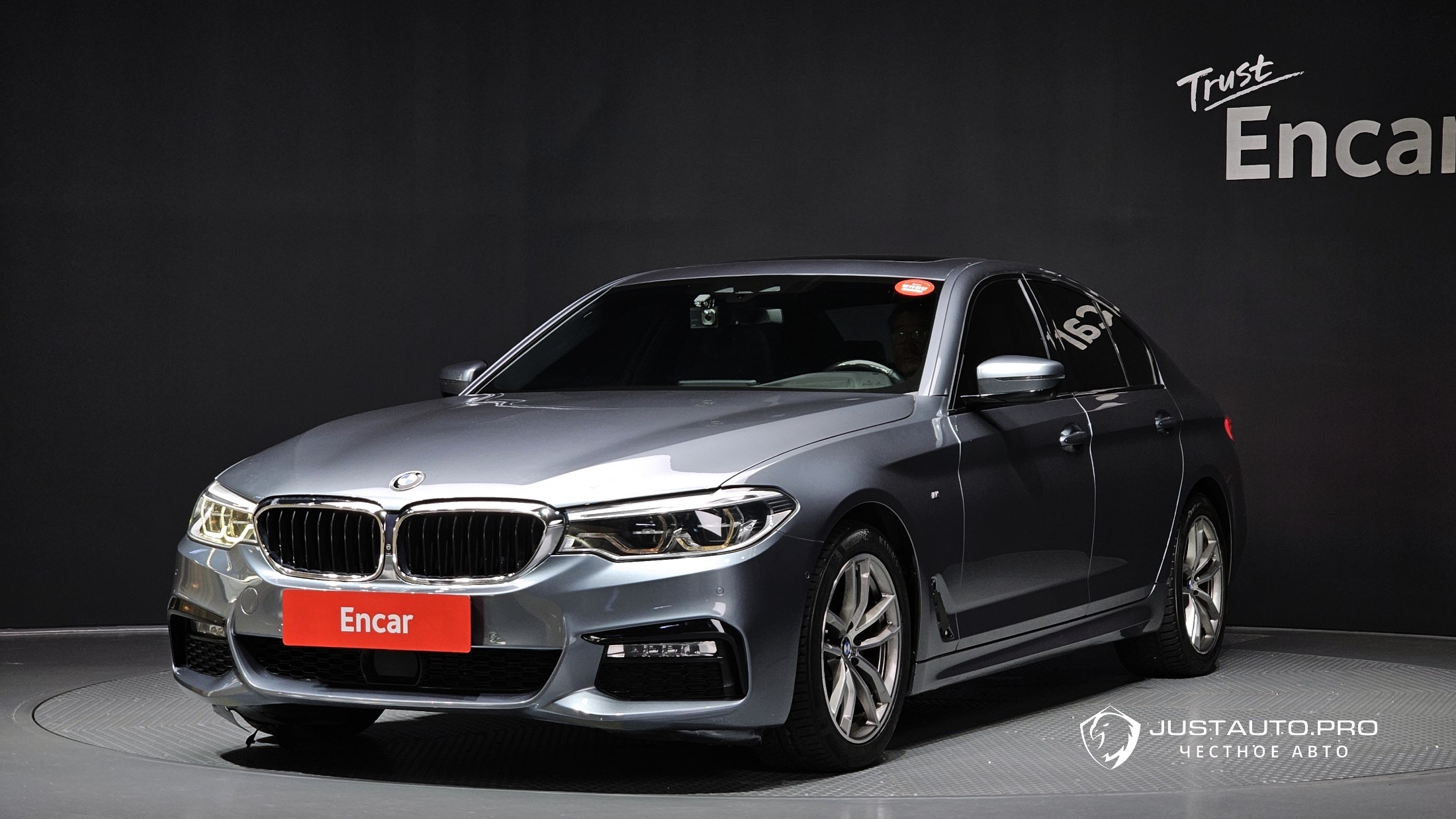 Автомобиль BMW 5-Series