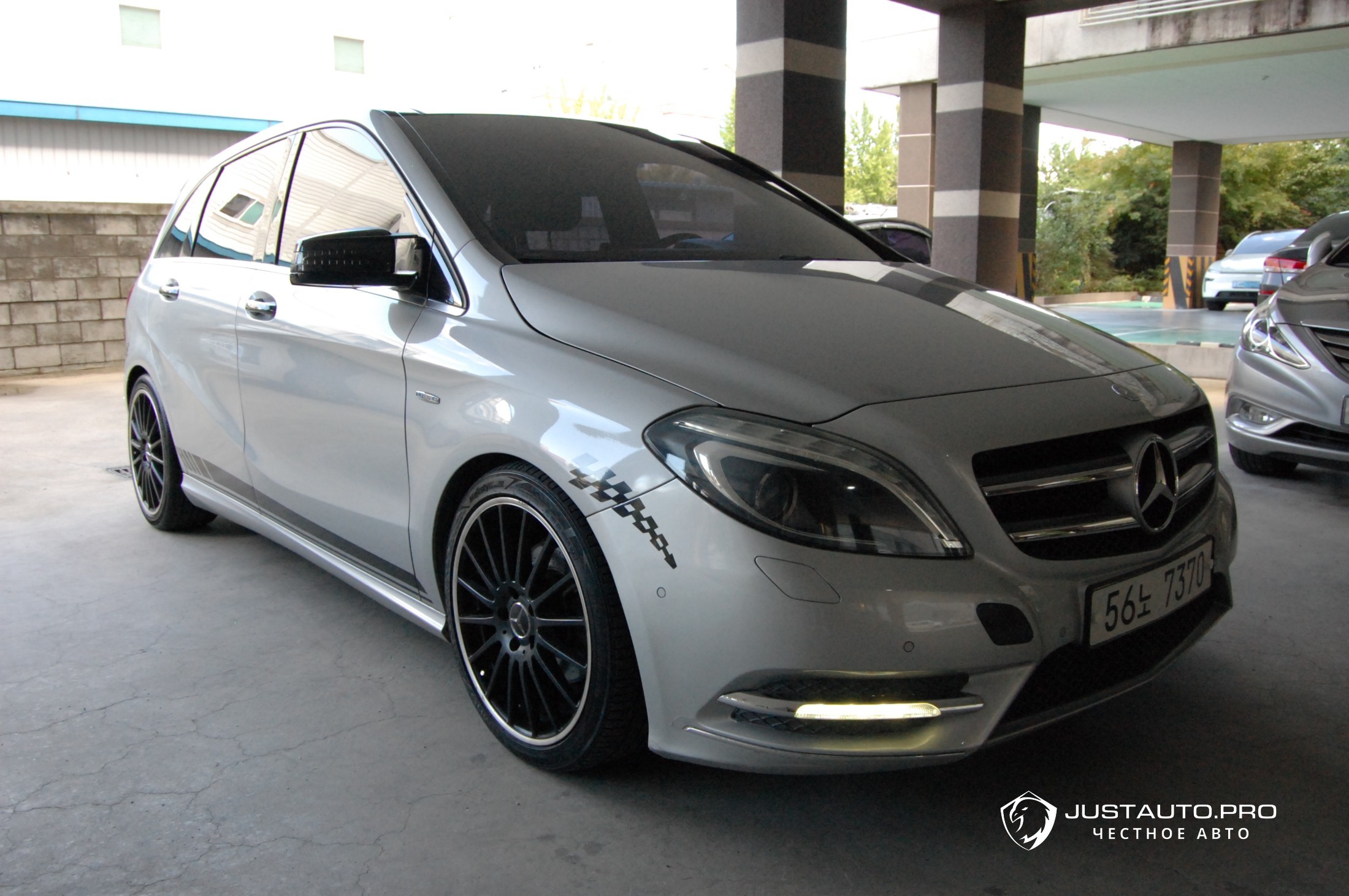 Автомобиль Mercedes-Benz B-Class