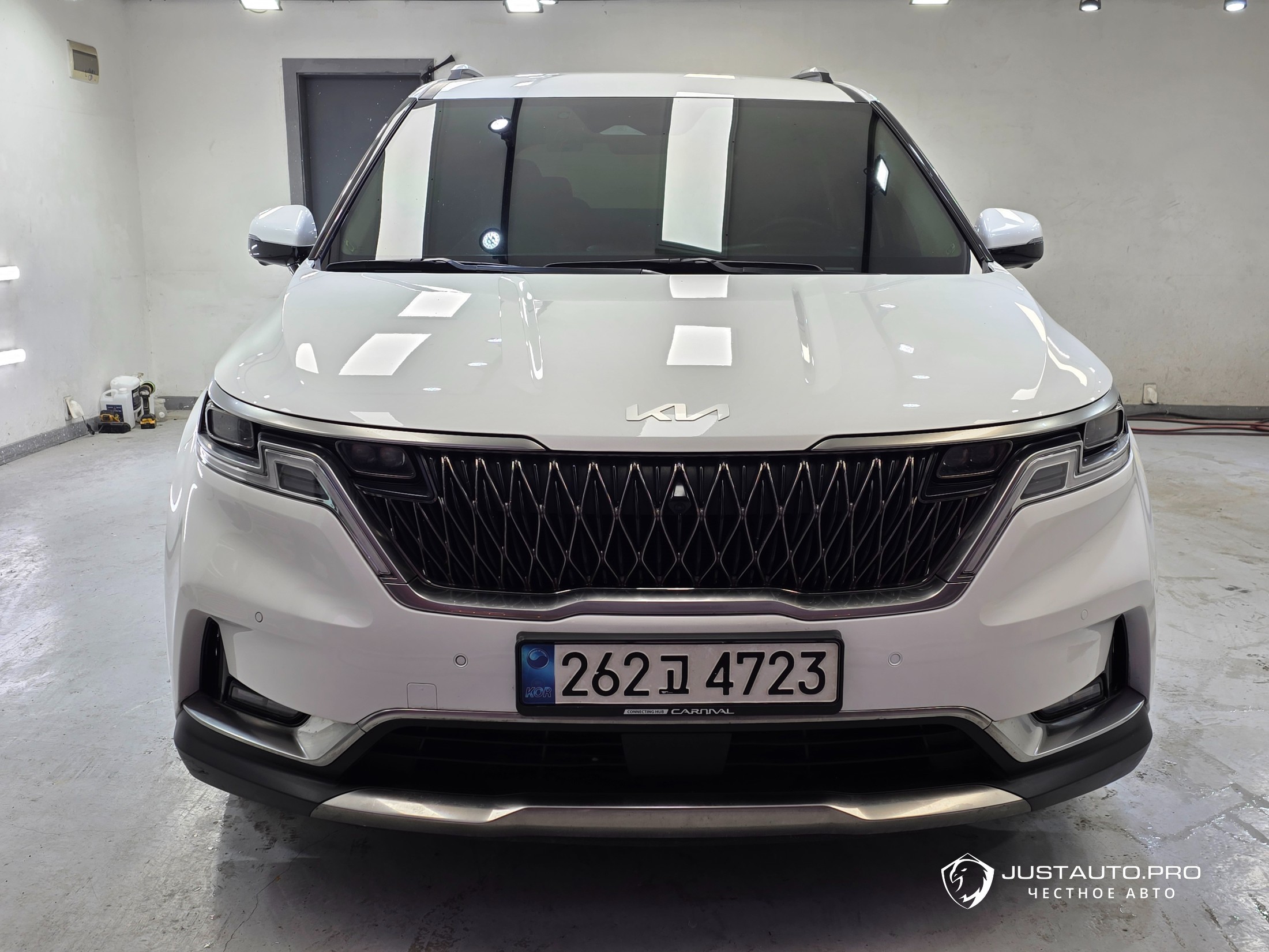 Автомобиль Kia Canival