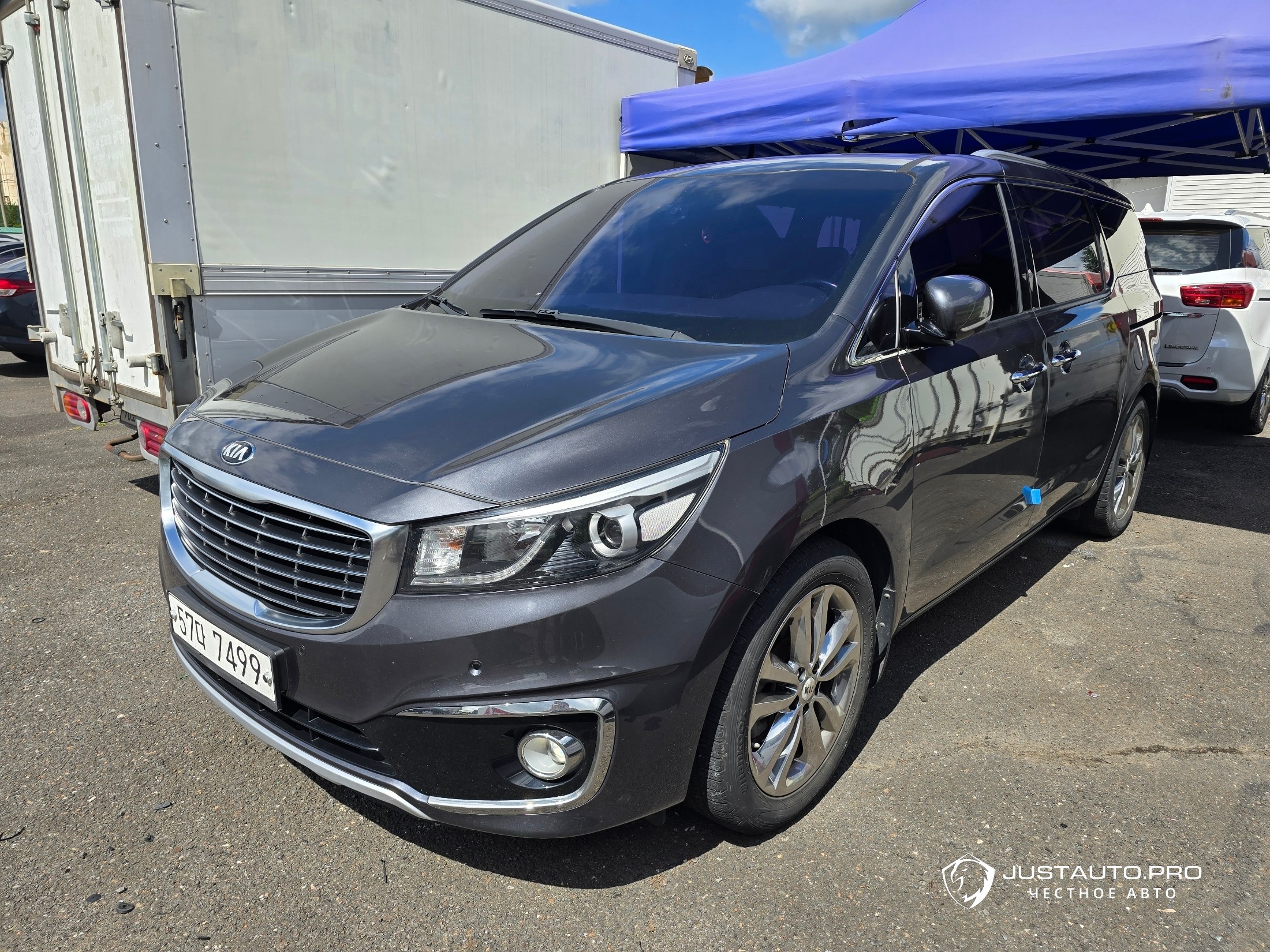 Автомобиль Kia Canival