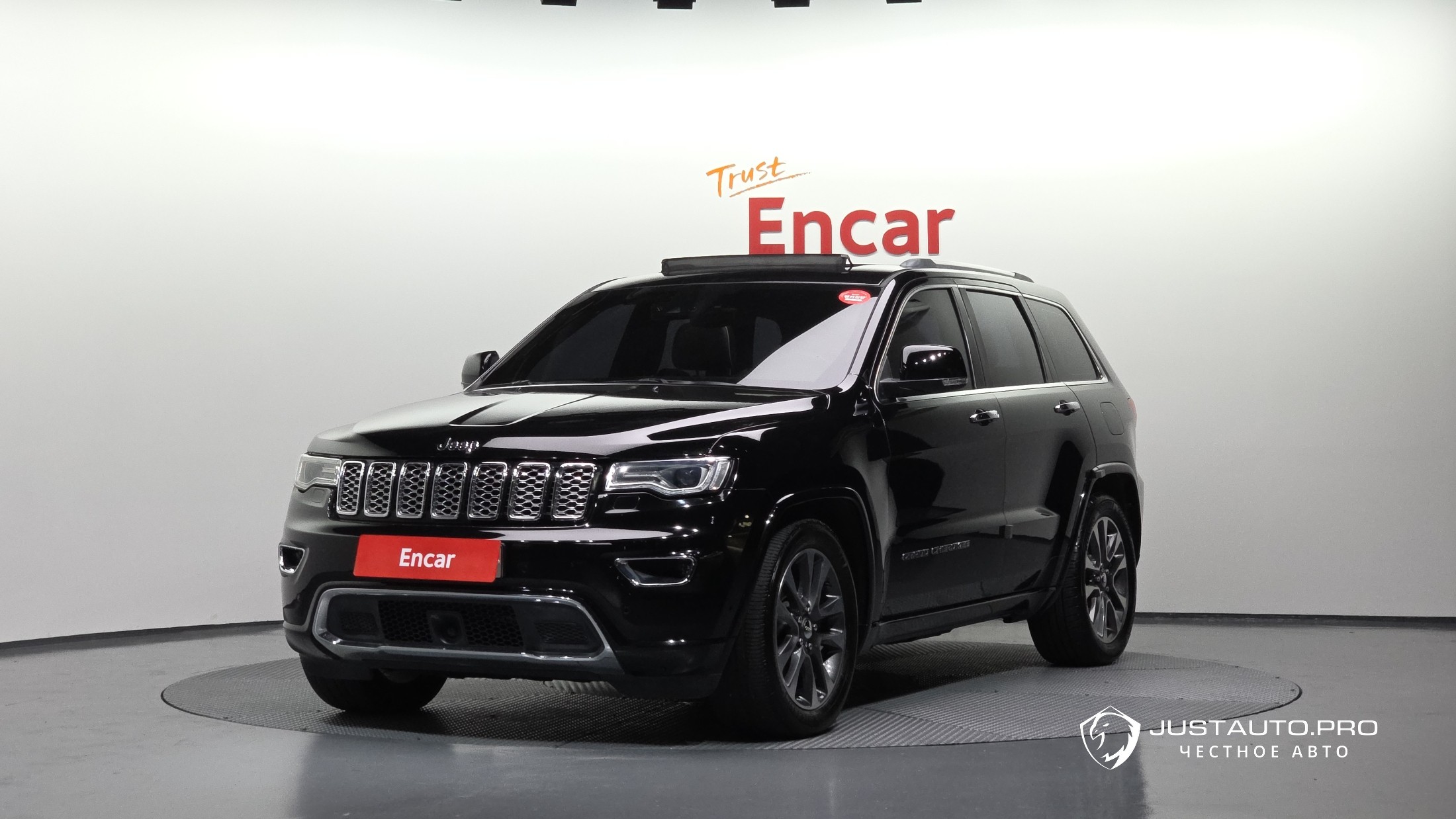 Автомобиль Jeep Cherokee