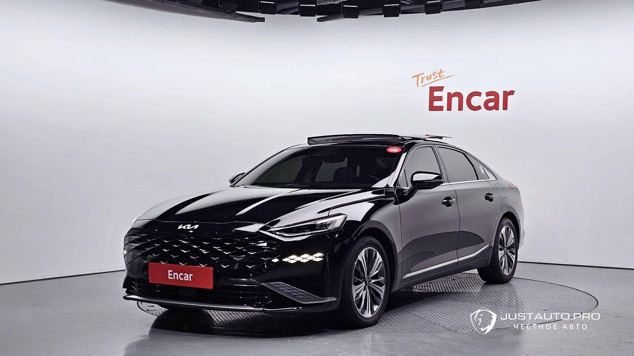 Автомобиль Kia K8