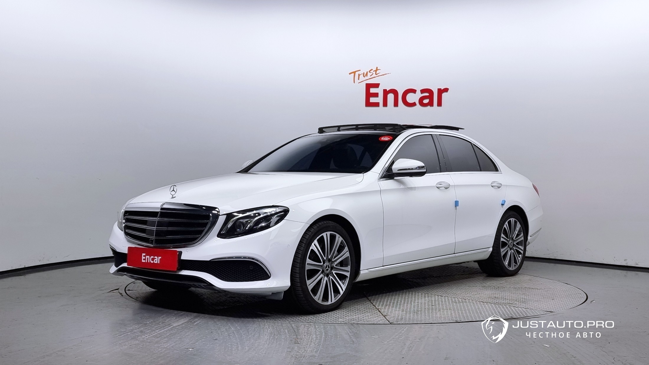 Автомобиль Mercedes-Benz E-Class