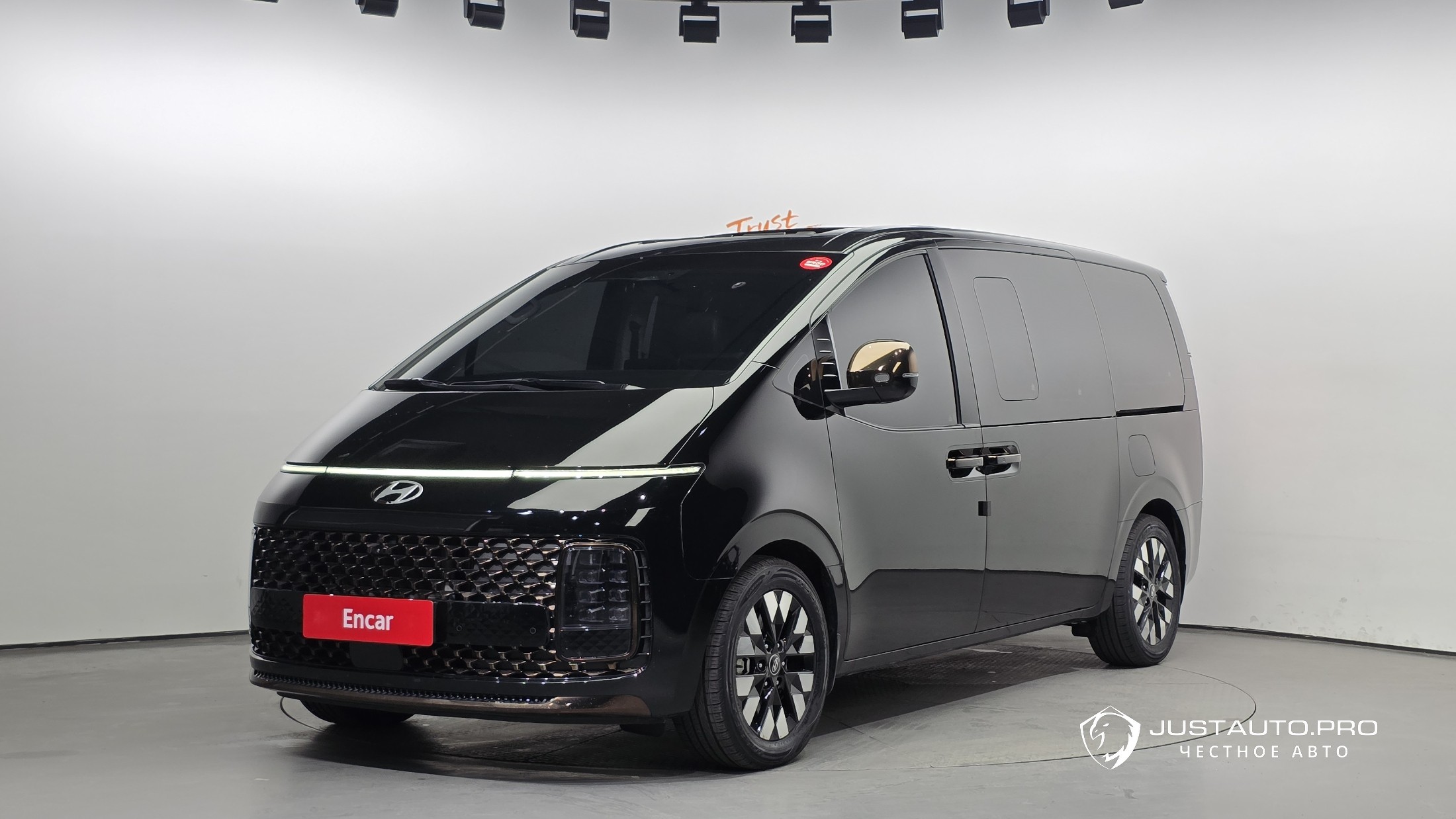 Автомобиль Hyundai Staria
